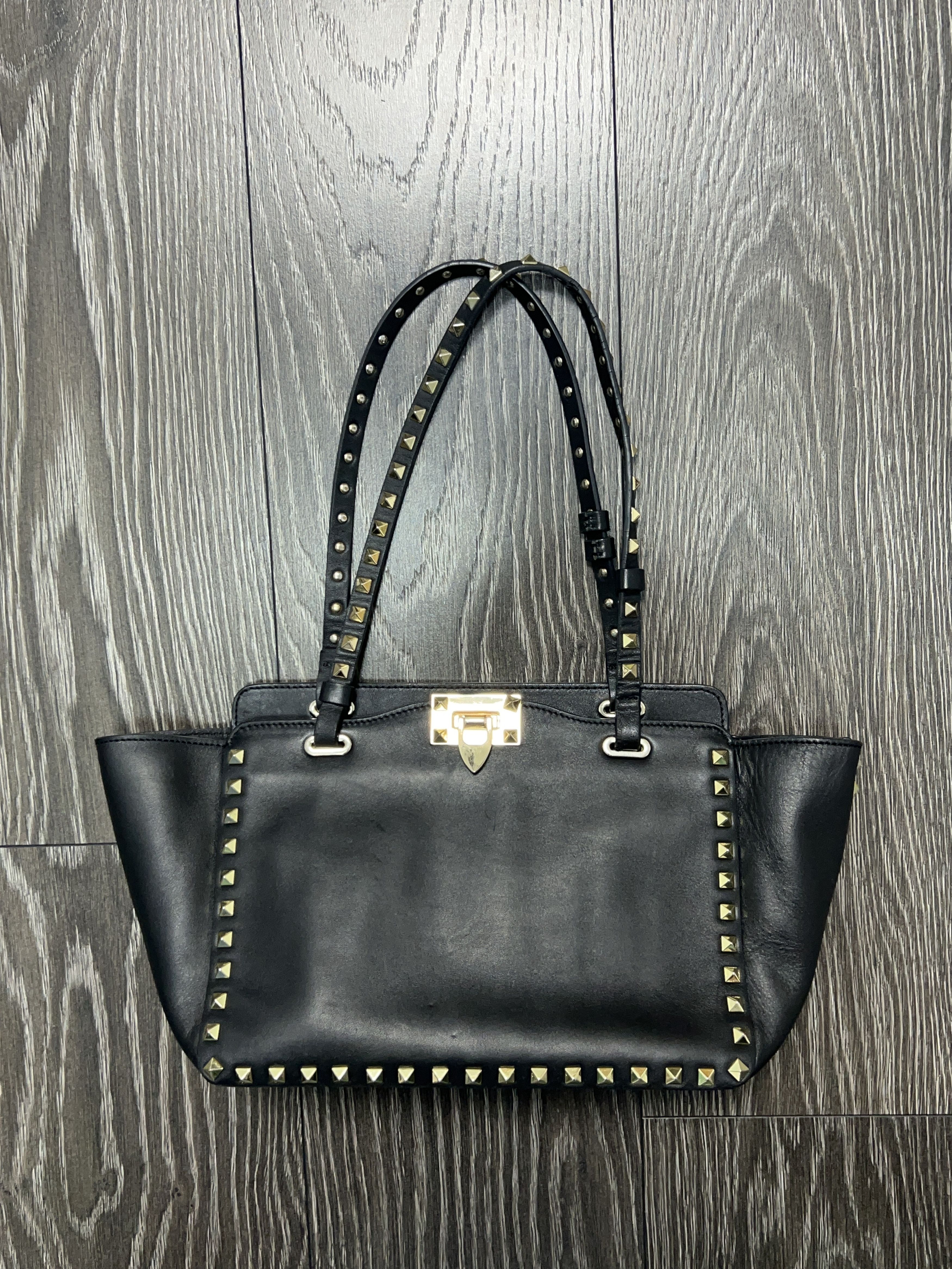 Womens Valentino Garavani Rockstud Leather Bag in Black