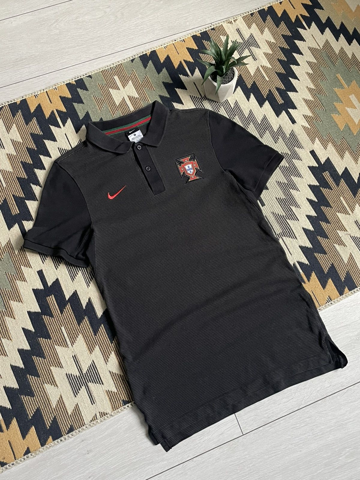 Nike Vintage Nike Portugal Blockcore Soccer Jersey Polo Size US S / EU 44-46 / 1 - 3 Thumbnail