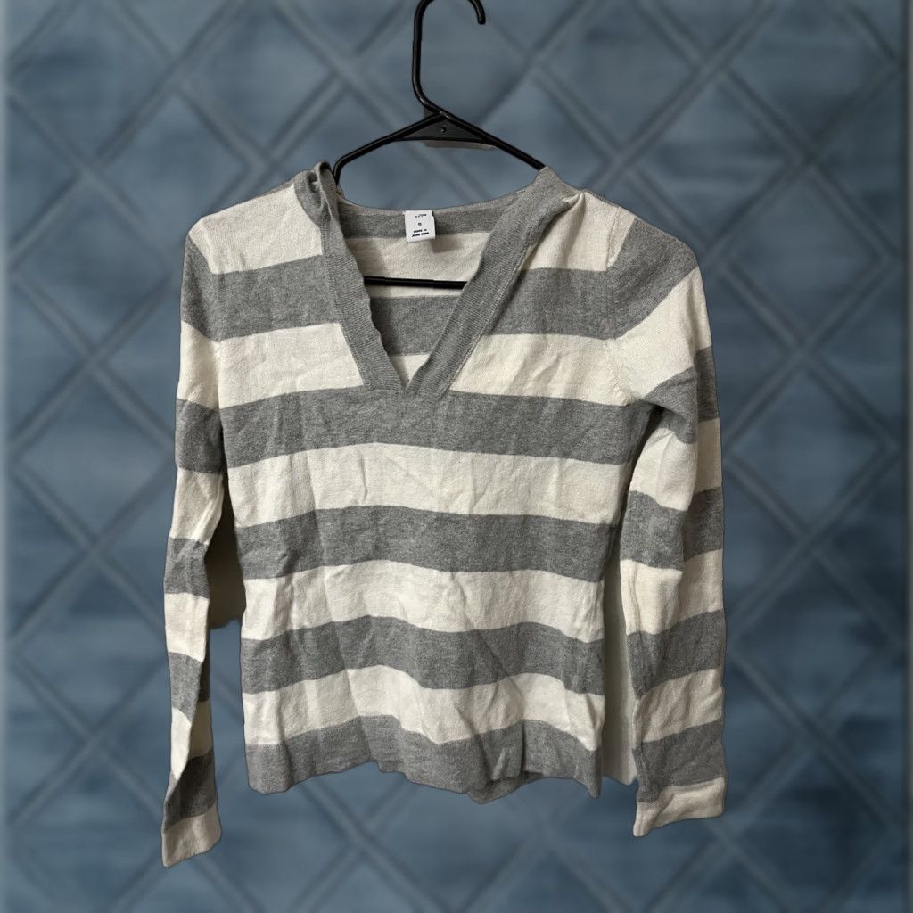 Gap VINTAGE Gap Women's Sweater Hooded Pullover Knit Long Sleeve V-Neck Medium Gray & White Stripe Casual Fall Winter Size S / US 4 / IT 40 - 1 Thumbnail