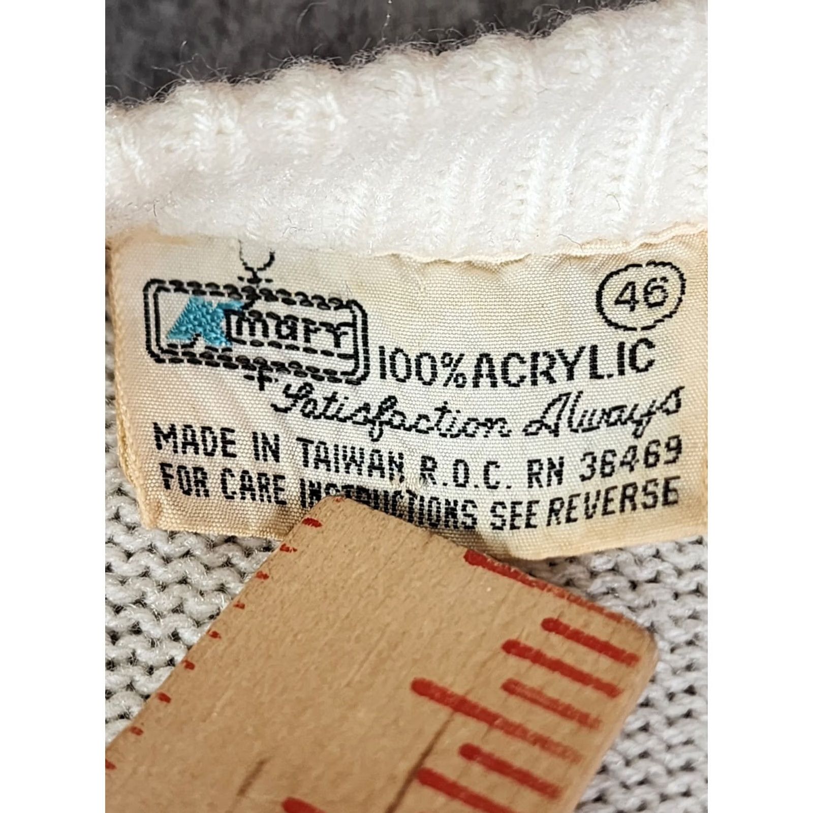 Vintage VINTAGE Kmart Womens Sweater Cardigan Cable-Knit Button Size 46 Ivory Distressed Size L / US 10 / IT 46 - 7 Thumbnail
