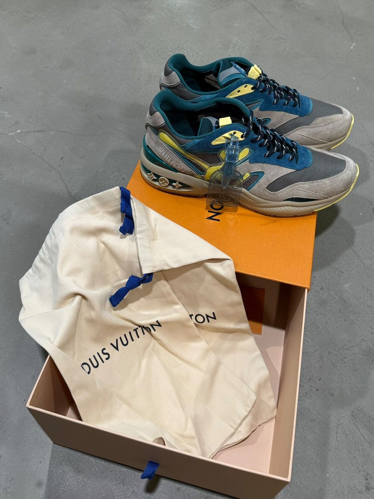 Louis Vuitton LV Louis Vuitton Trail Sneaker blue beige yellow size 9 Size US 9 / EU 42 - 10 Thumbnail