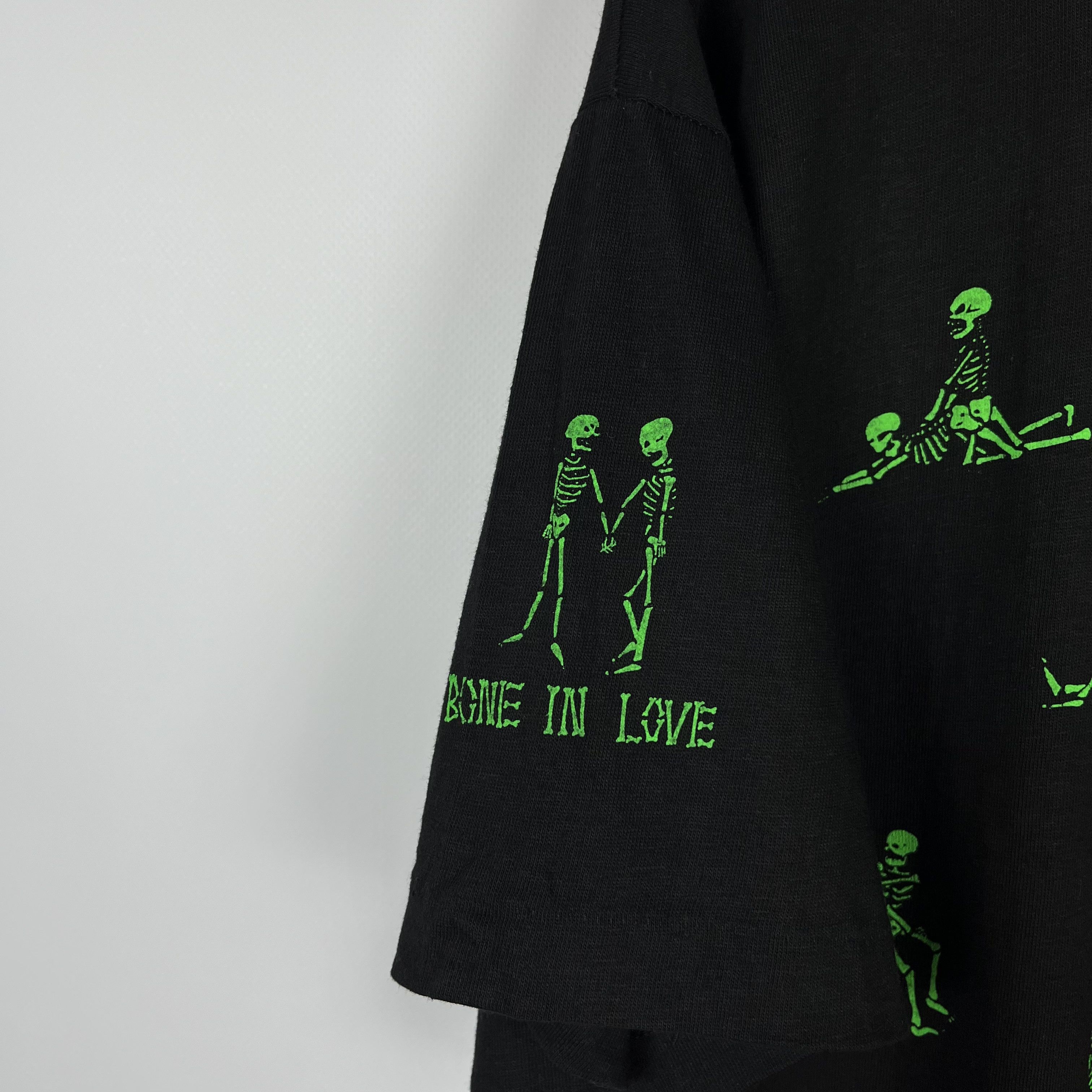 Vintage Vintage Bone In Love Sex Adult Humor T Shirt 90’s Size US L / EU 52-54 / 3 - 14 Thumbnail
