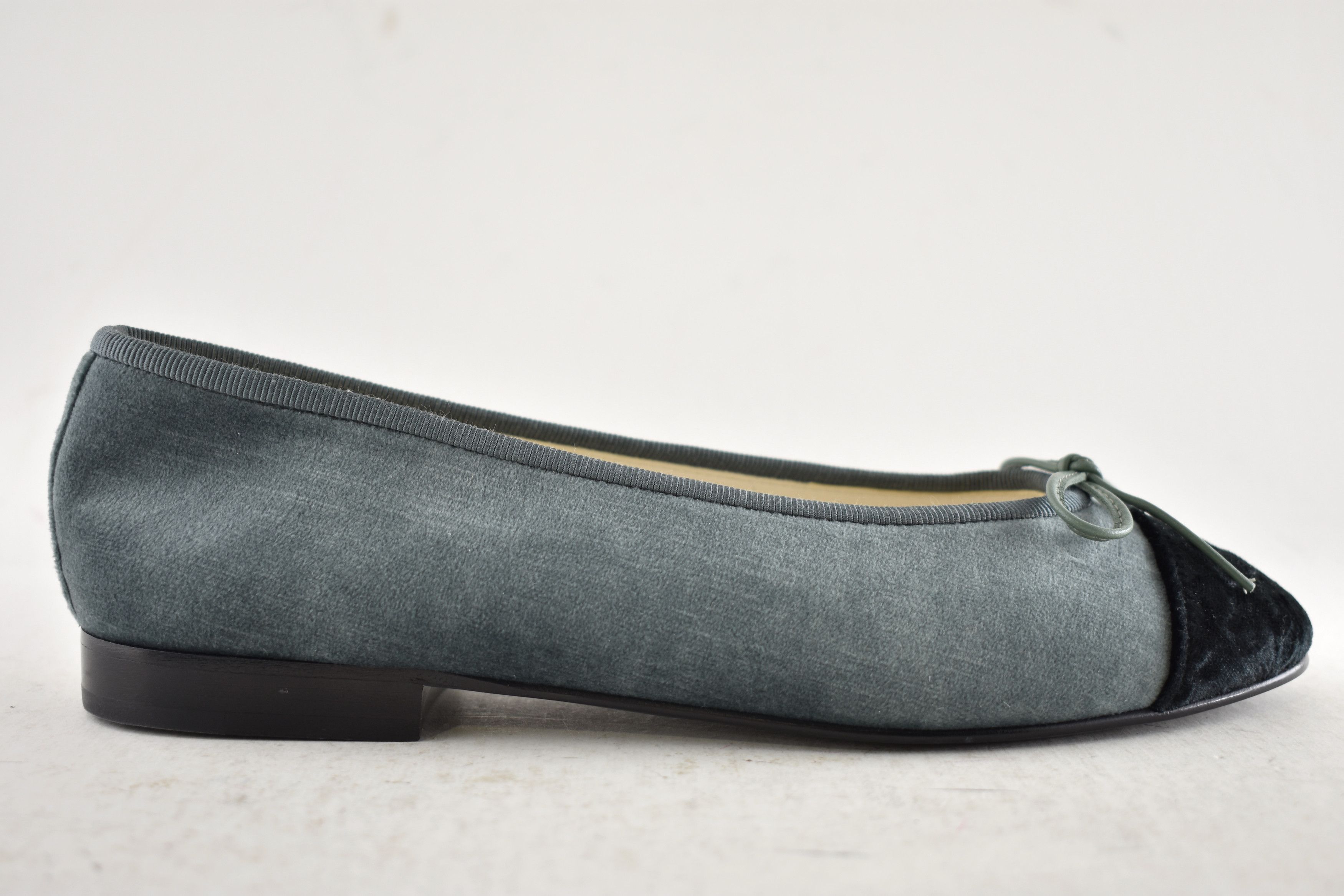 Chanel Chanel 24A Black Velvet CC Classic Ballet Ballerina Flat 36c Size US 6 / IT 36 - 4 Thumbnail