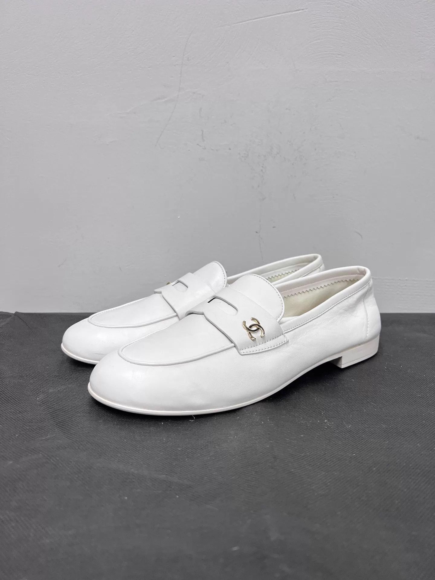 Chanel Chanel Lambskin Loafers 42 New Unworn Size US 9 / EU 42 - 1 Thumbnail