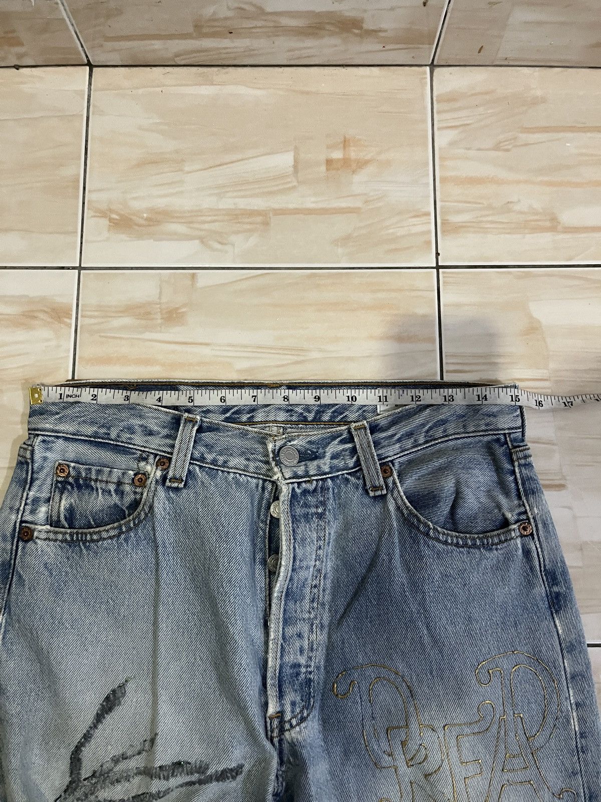 Levi's Vintage Clothing Vintage Levis 501 x Hitomi Handmade x Bob Marley Size US 30 / EU 46 - 19 Thumbnail