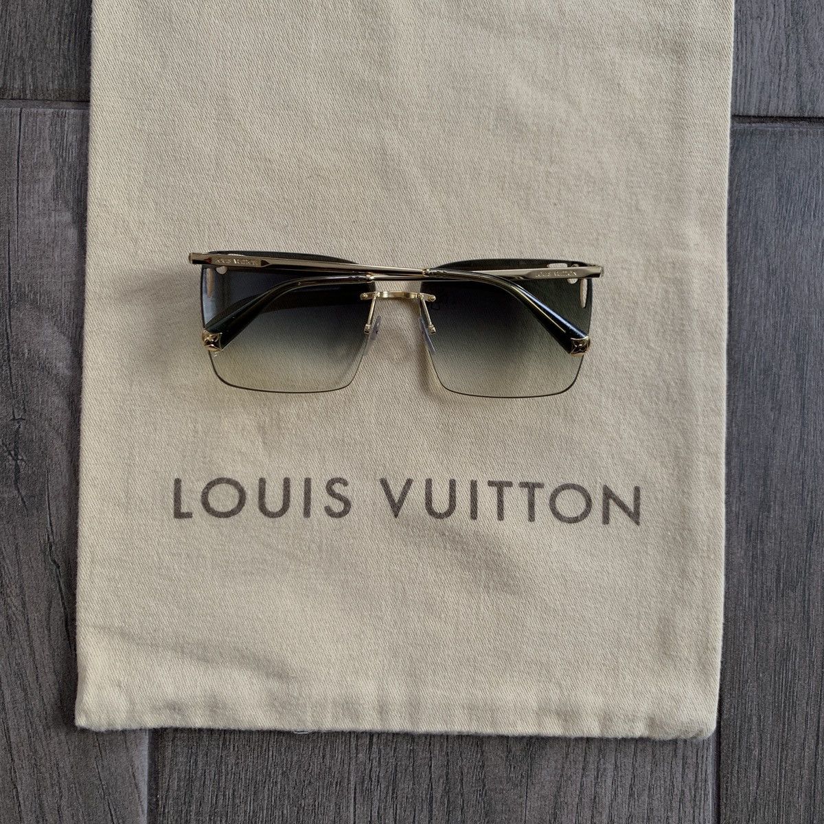 Louis Vuitton Louis Vuitton LV Monogram Gradient Z0589U Womens Sunglasses Size ONE SIZE - 23 Thumbnail