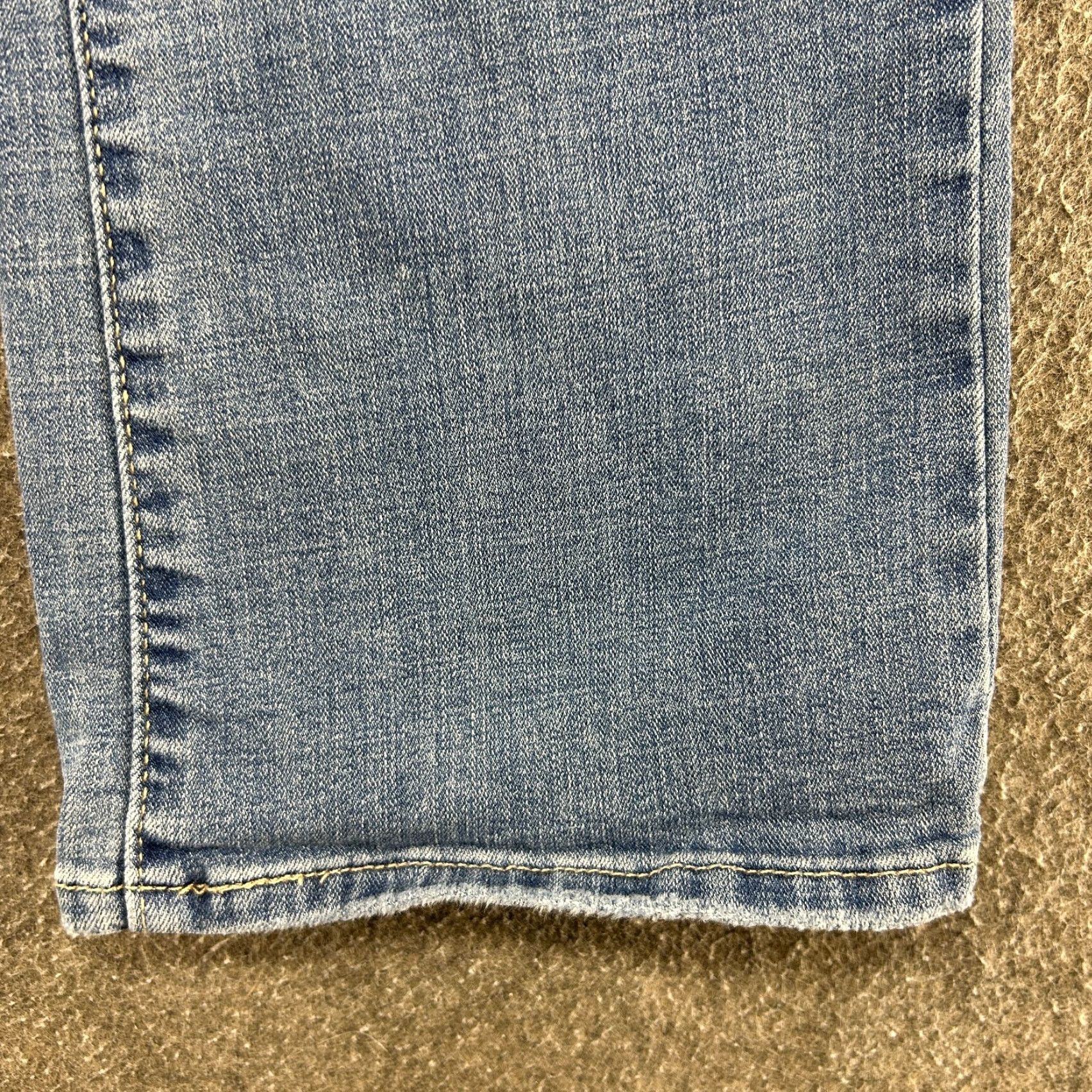 Levi's Levi's Jeans Womens 10 Blue Bootcut Classic Fit Light Wash Stretch Denim Cotton Jeans Women Regular 32x30 Blue Bootcut Stretch Distressed Size 24" / US 00 / IT 34 - 6 Thumbnail