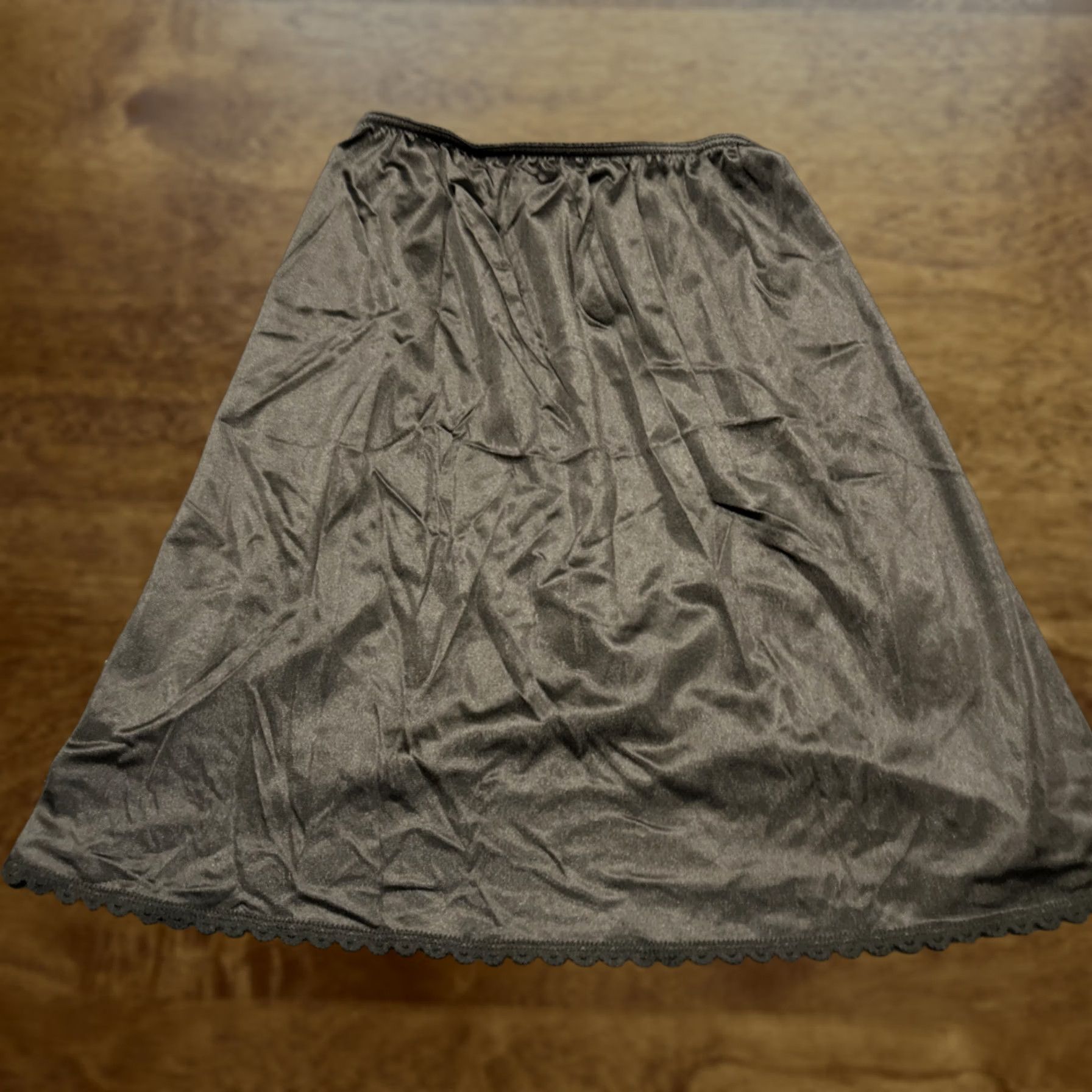 Vintage VINTAGE Warner Slip Skirt Nylon Black Size S Womens/Adult Small Size 28" / US 6 / IT 42 - 1 Thumbnail