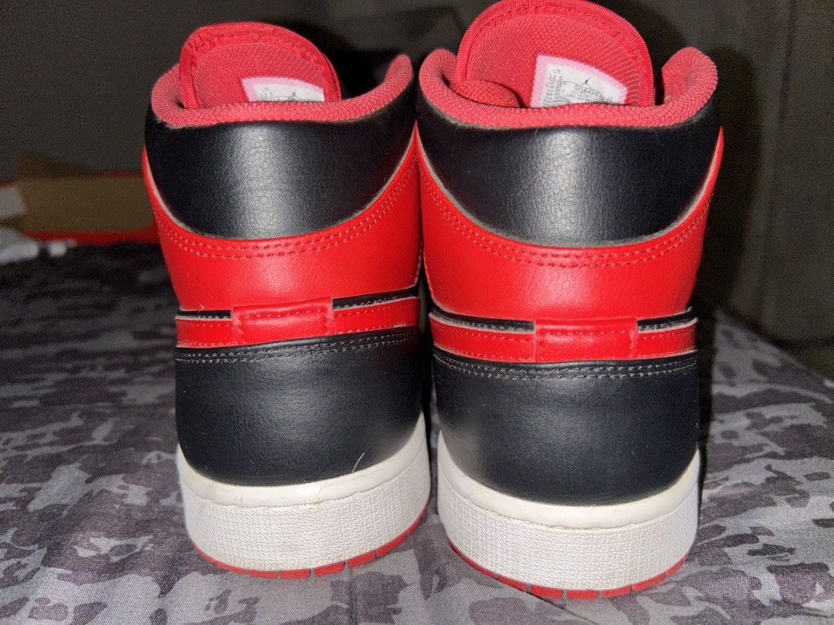 Nike Jordan 1 Mid Alternate Bred (2022) – Men’s US 12.5 Size US 12.5 / EU 45-46 - 2 Thumbnail