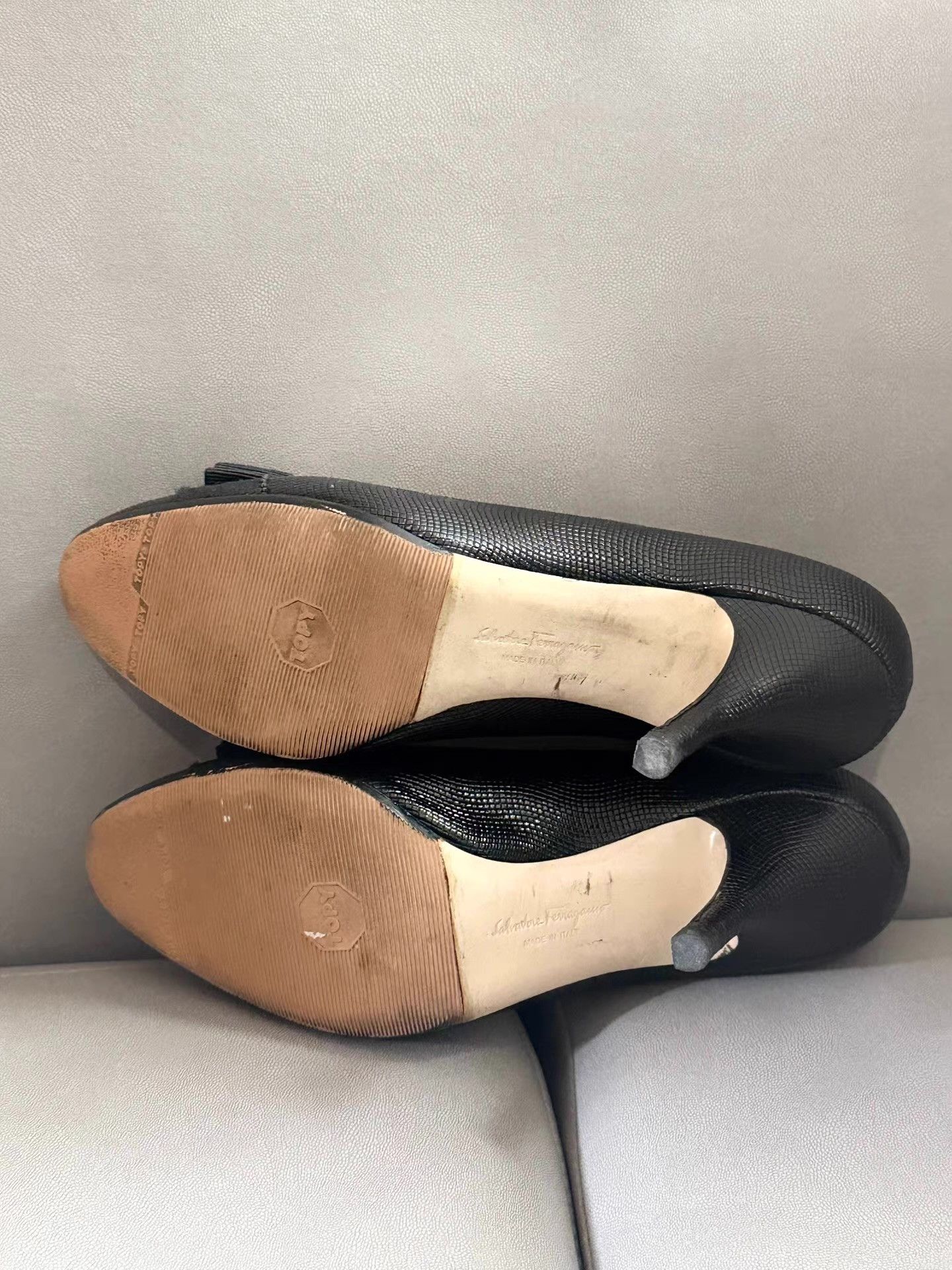 Salvatore Ferragamo Ferragamo Patent Leather High Heels。 Ｑ20 Size US 7 / IT 37 - 3 Thumbnail