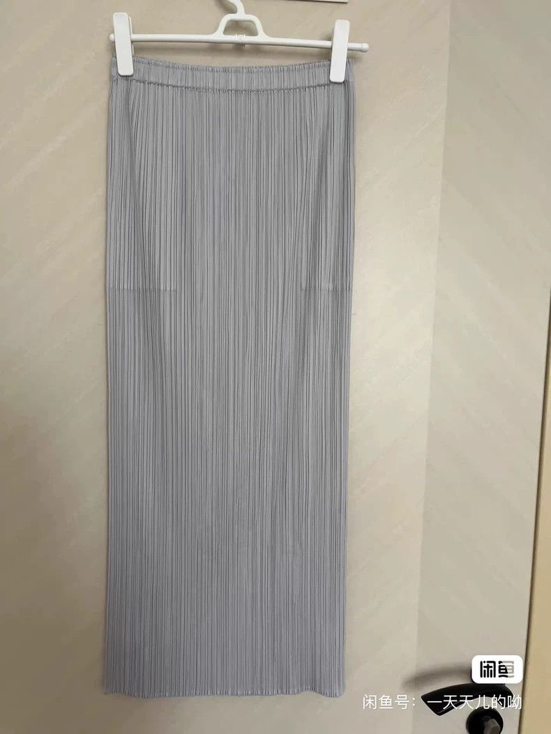Issey Miyake Issey Miyake size:4 Light grey pleated skirt Size 32" / US 10 / IT 46 - 1 Thumbnail