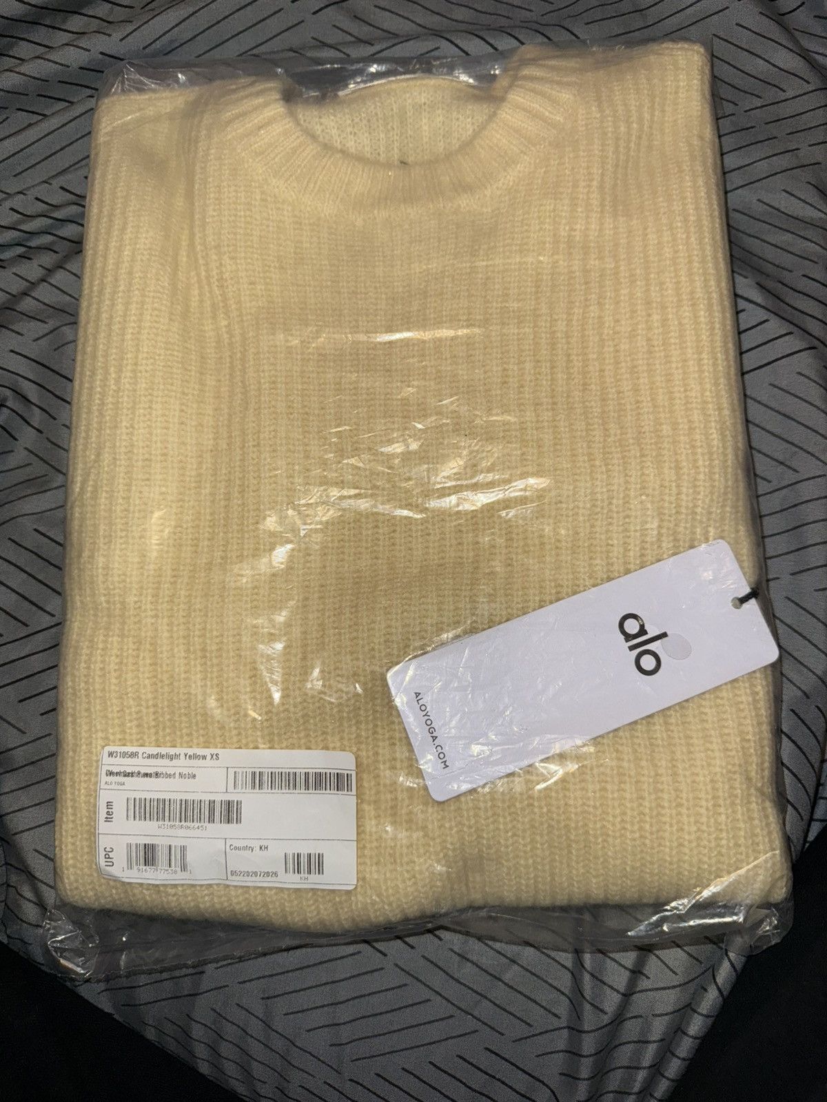 Alo LIMITED EDITION CANDLELIGHT SWEATER Size XS / US 0-2 / IT 36-38 - 3 Thumbnail