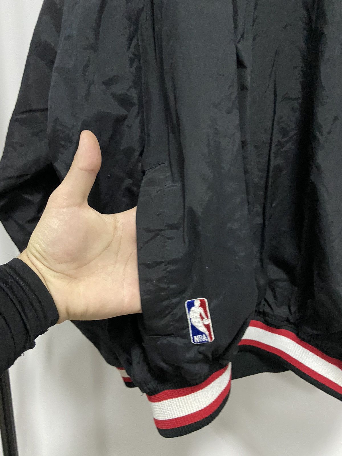 NBA × Vintage Chicago Bulls Sweatshirt Nylon NBA Big Logo Vintage Basket Size US XXL / EU 58 / 5 - 9 Thumbnail