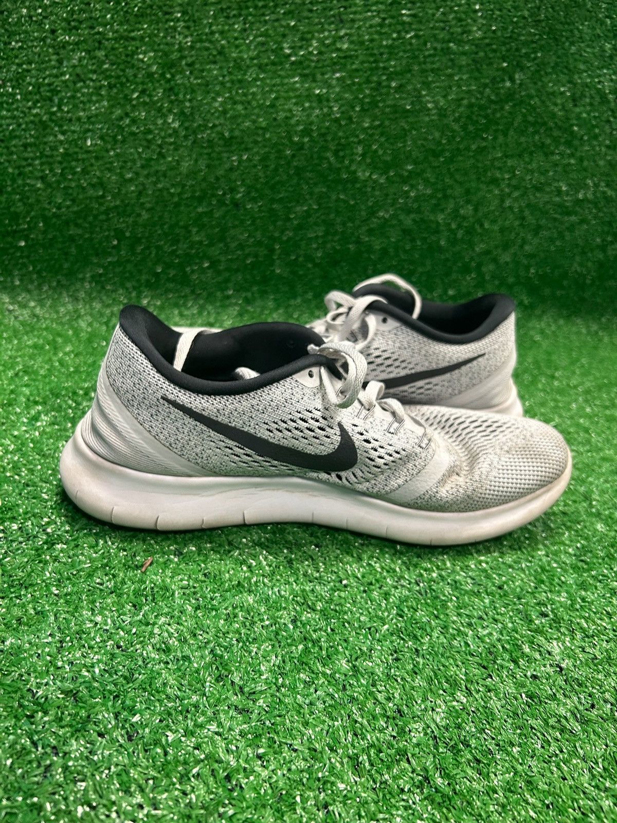 Nike Women’s size 9.5 Nike White Free Rn Pure Platinum 831509-101 Size US 9.5 / IT 39.5 - 5 Thumbnail