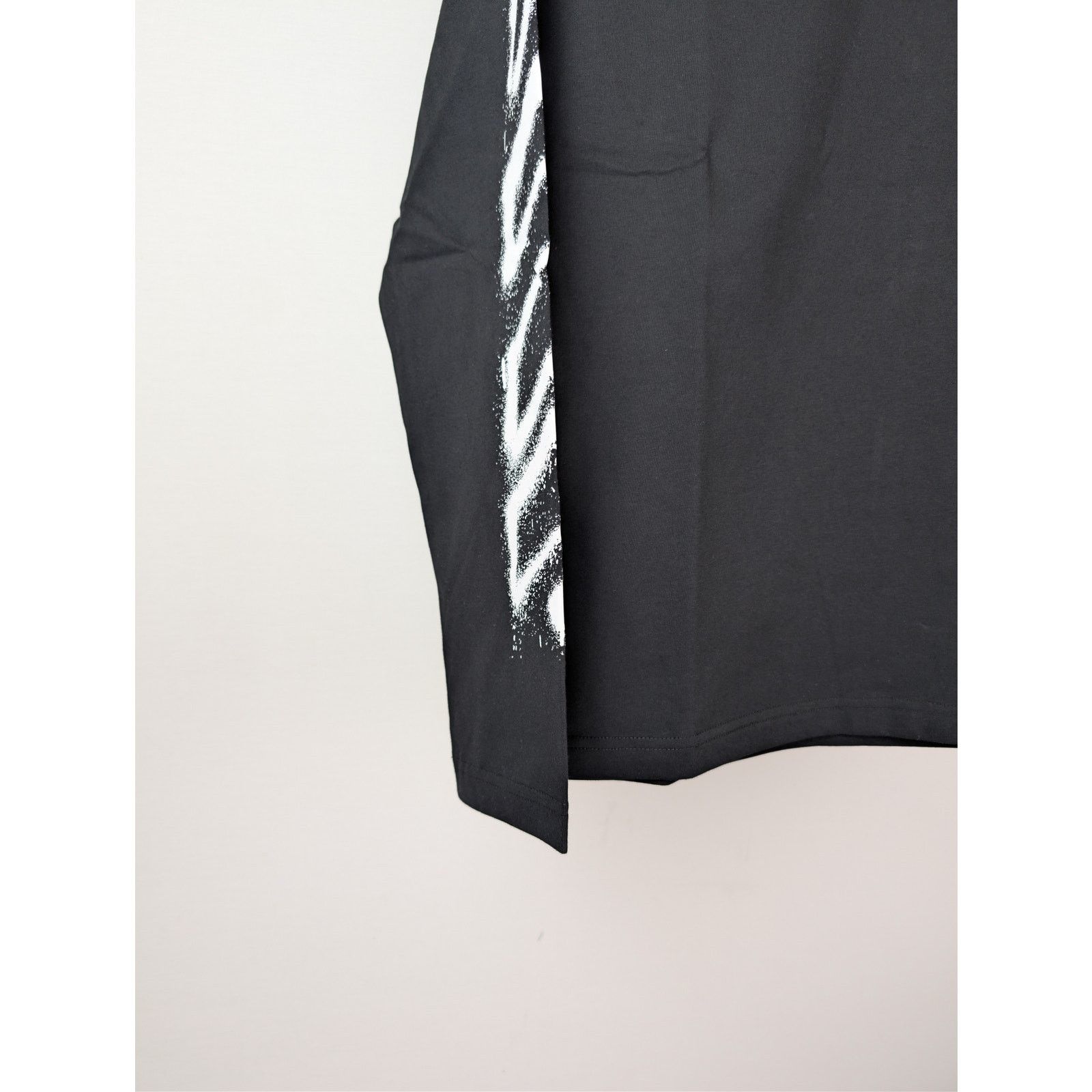 Off-White o1rshd1 Spray Can Arrow Skate L/S T-Shirt in Black Size US XXL / EU 58 / 5 - 7 Thumbnail