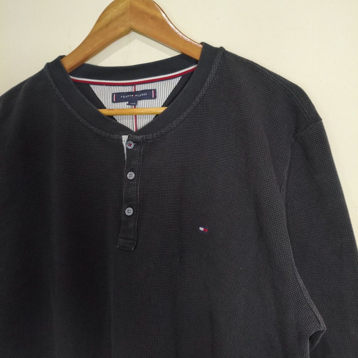 Tommy Hilfiger Tommy Hilfiger black long-sleeve thermal Henley shirt Size US XXL / EU 58 / 5 - 2 Thumbnail