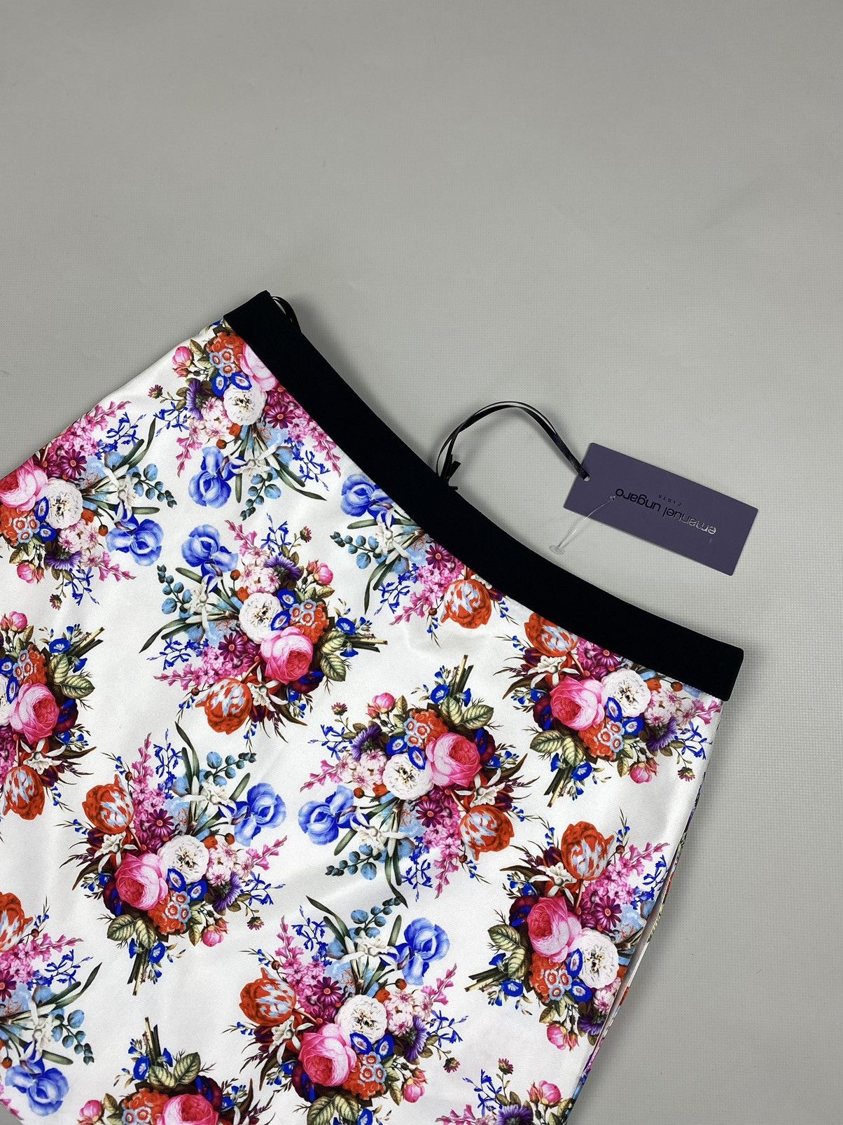 Emanuel Ungaro BNWT! Emanuel Ungaro ladies silk floral patterns skirt Size 28" / US 6 / IT 42 - 21 Thumbnail