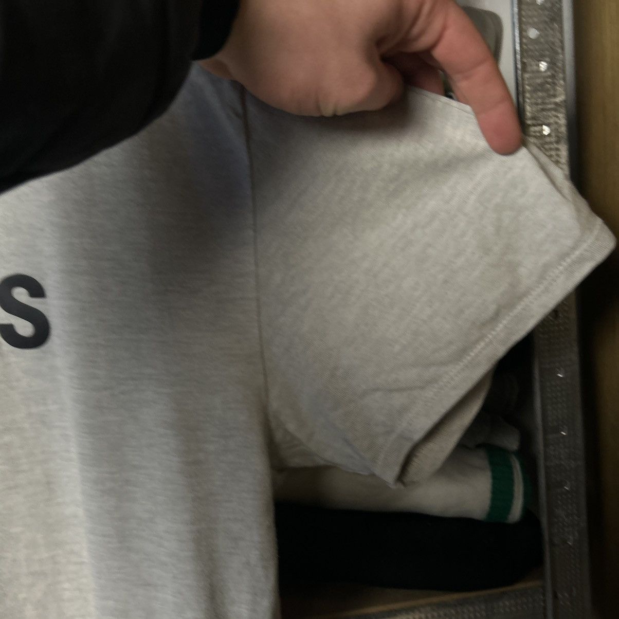 Essentials Luxury Essentials Fear Of God big logo streetwear tee Size US M / EU 48-50 / 2 - 7 Thumbnail