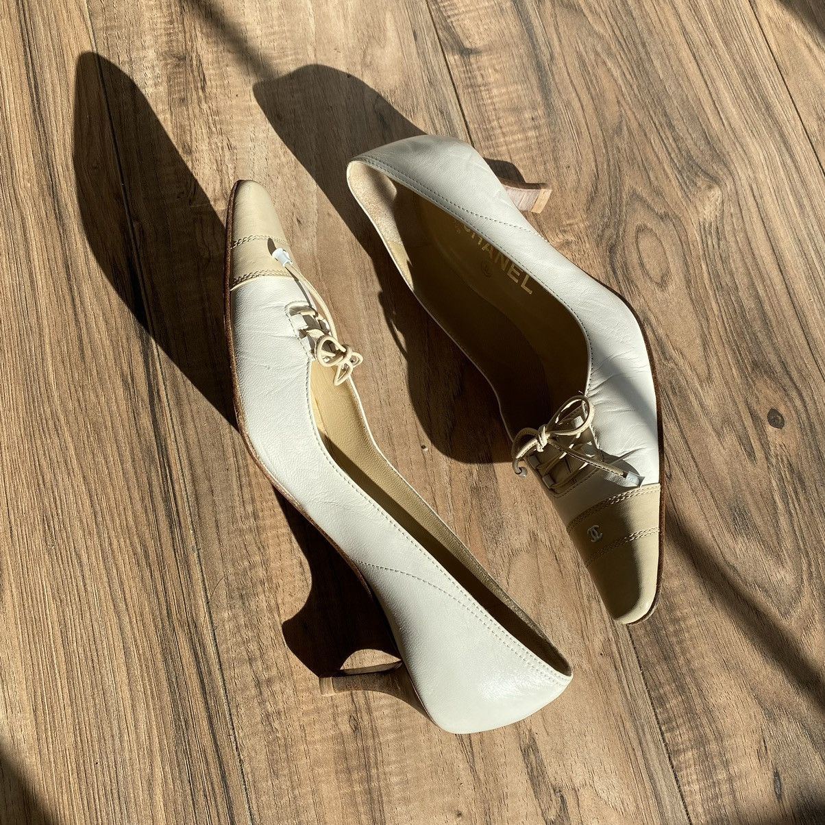 Chanel × Vintage Chanel 2003 Lace-up Bow Beige / White Pointed Toe Pumps Size US 6.5 / IT 36.5 - 5 Thumbnail
