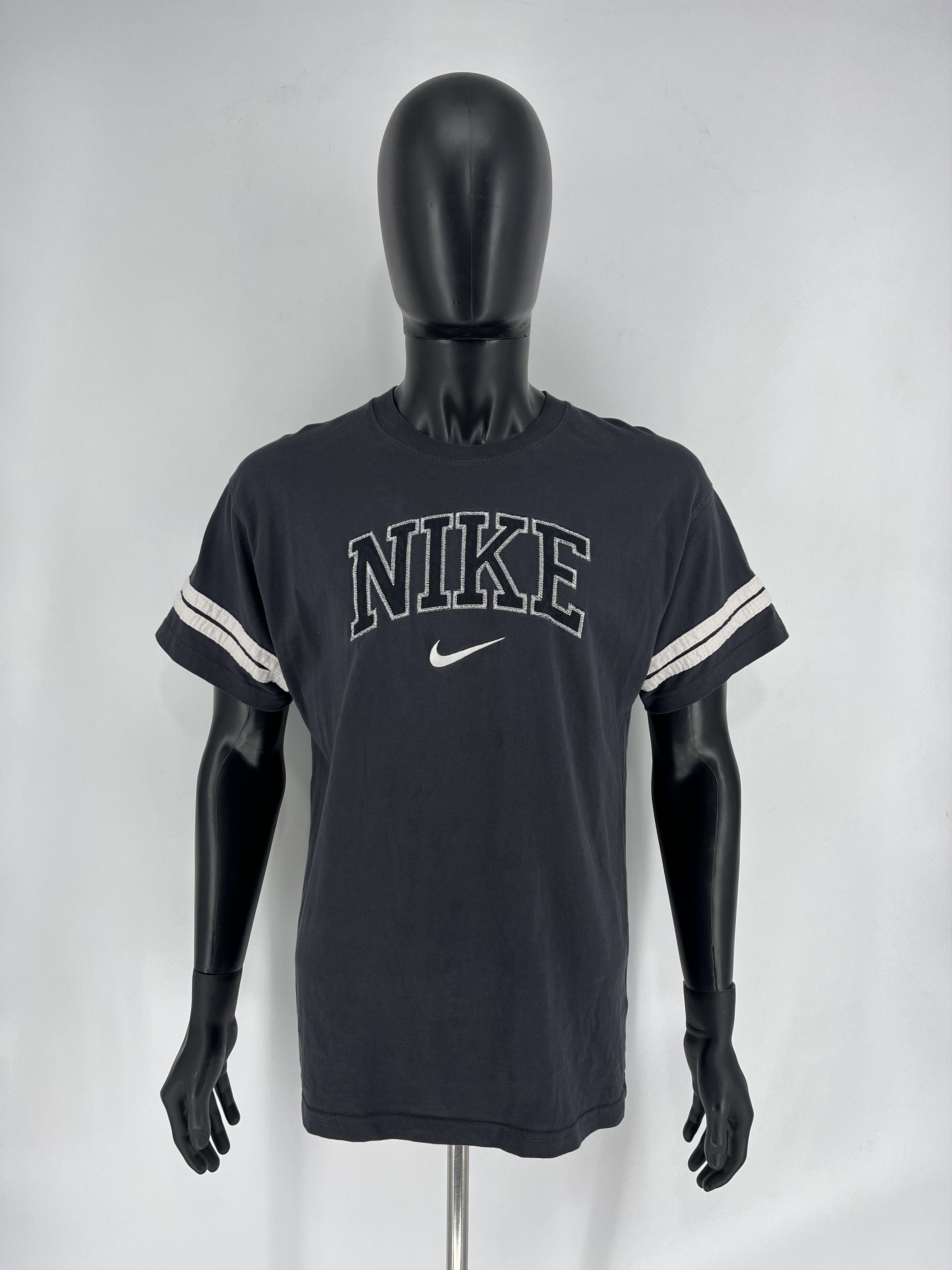Nike Vintage Y2K Nike Center Swoosh Logo T-Shirt Size US M / EU 48-50 / 2 - 3 Thumbnail