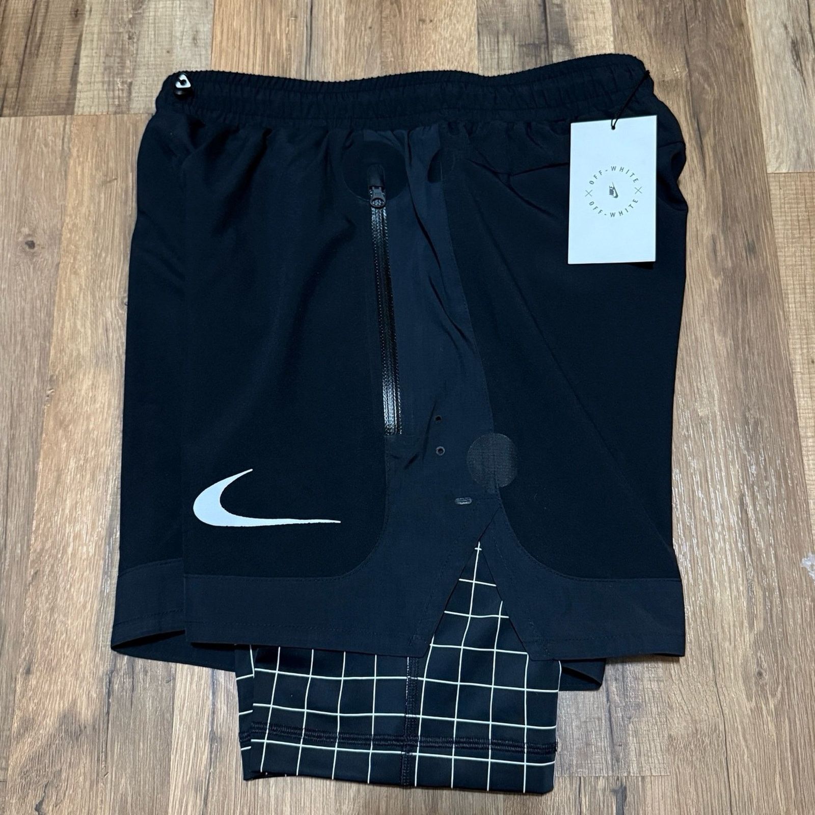 Nike Nike x Off-White Grid Black Shorts Size US 27 - 2 Thumbnail