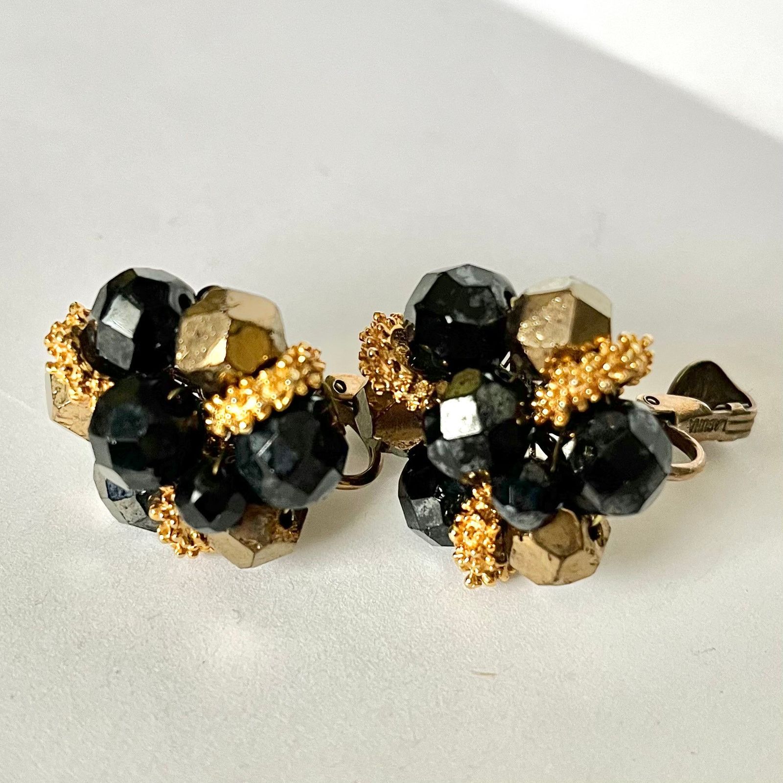 Vintage Vintage Laguna Black Gold Glass Beaded Clip-On Earrings Size ONE SIZE - 5 Thumbnail