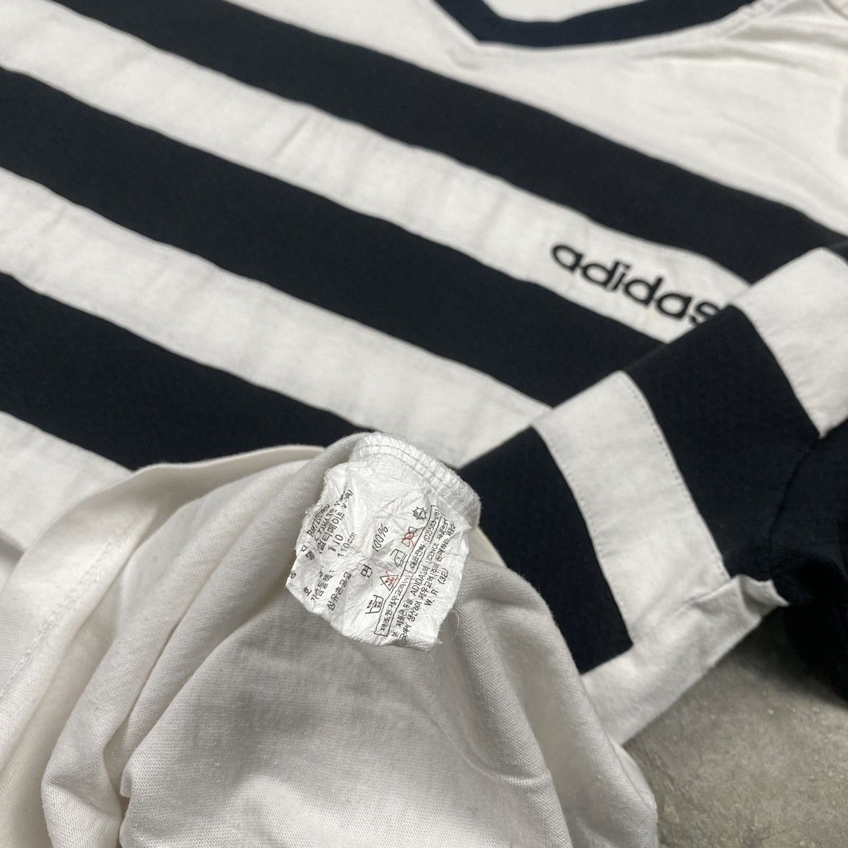 Adidas × Vintage Late 80s Adidas V Neck Boxy Tee Size US XL / EU 56 / 4 - 4 Thumbnail