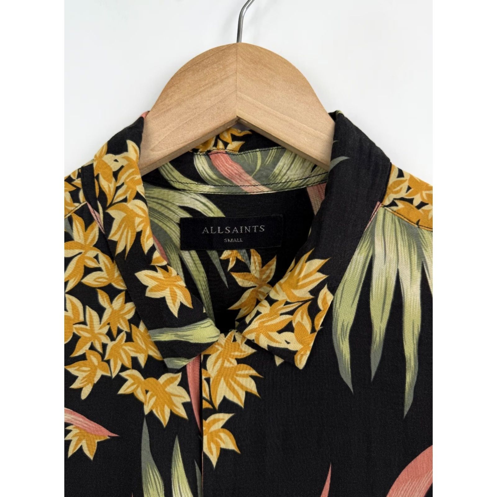 Allsaints Y2K AllSaints Floral Hawaiian Shirt Multicolor Multicolor Floral Short Sleeve Button-Up Men S Hawaiʻi Theme 90s Mens XS/S Size US S / EU 44-46 / 1 - 4 Thumbnail