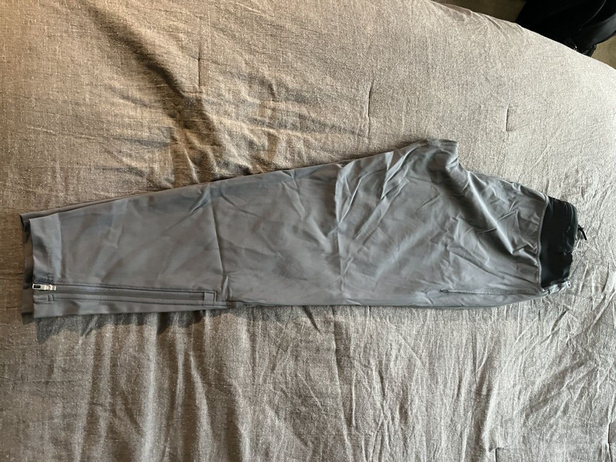 Lululemon Lululemon Tapered Sweatpants Size US 32 / EU 48 - 1 Thumbnail