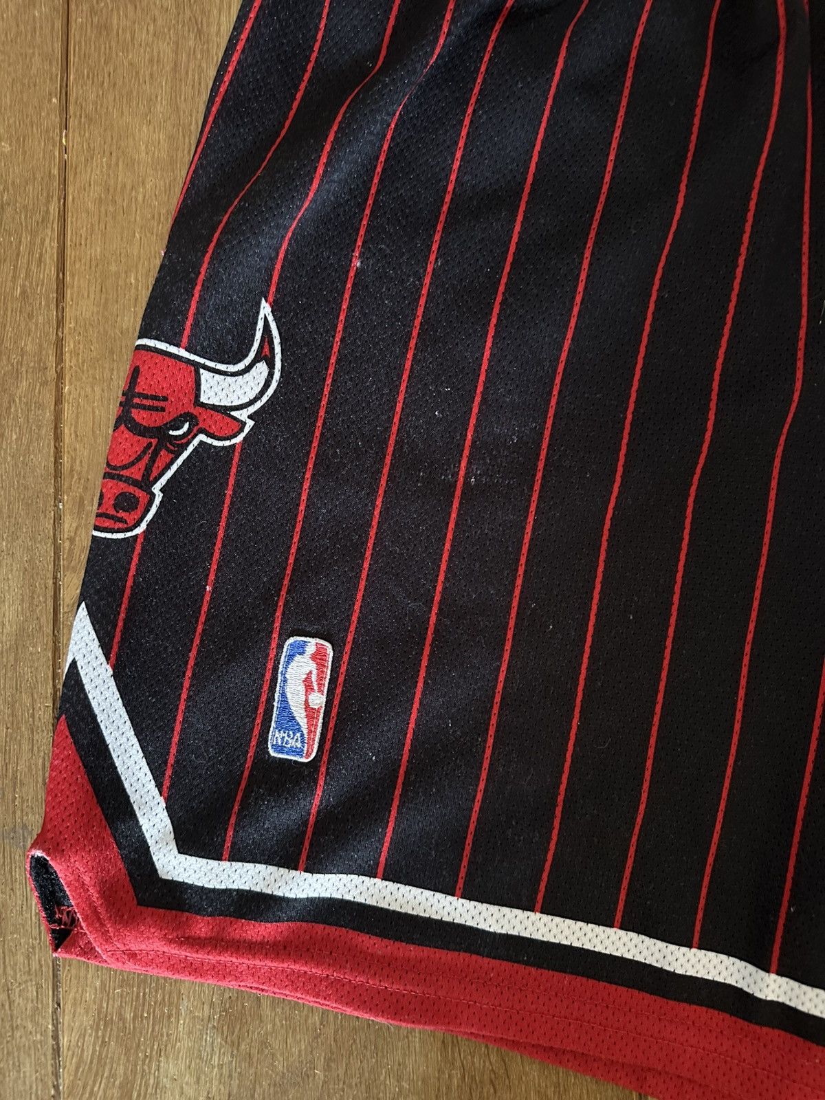 Champion 90s Champion Chicago Bulls NBA Shorts - Size S - 1995-96 Size US 30 / EU 46 - 3 Thumbnail