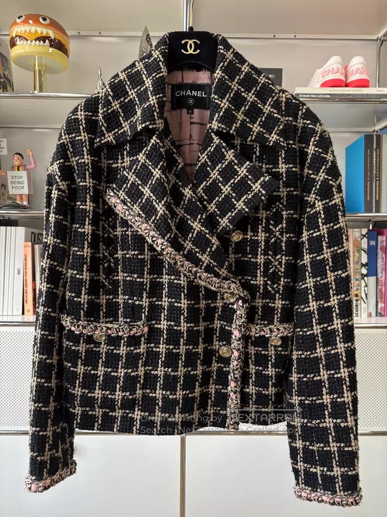 Chanel Chanel 21s black mixed colour plaid tweed mother-in-shell Size M / US 6-8 / IT 42-44 - 1 Thumbnail