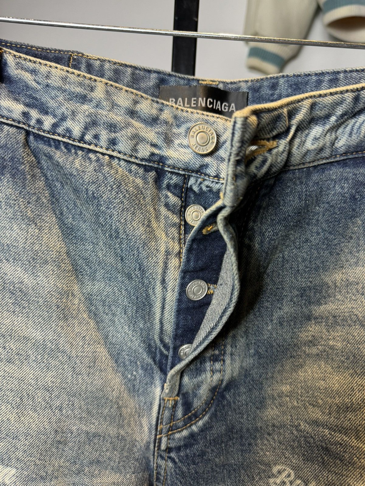 Balenciaga Balenciaga All Over Logo Light Wash Cropped Jeans - 31 Size US 31 - 9 Thumbnail
