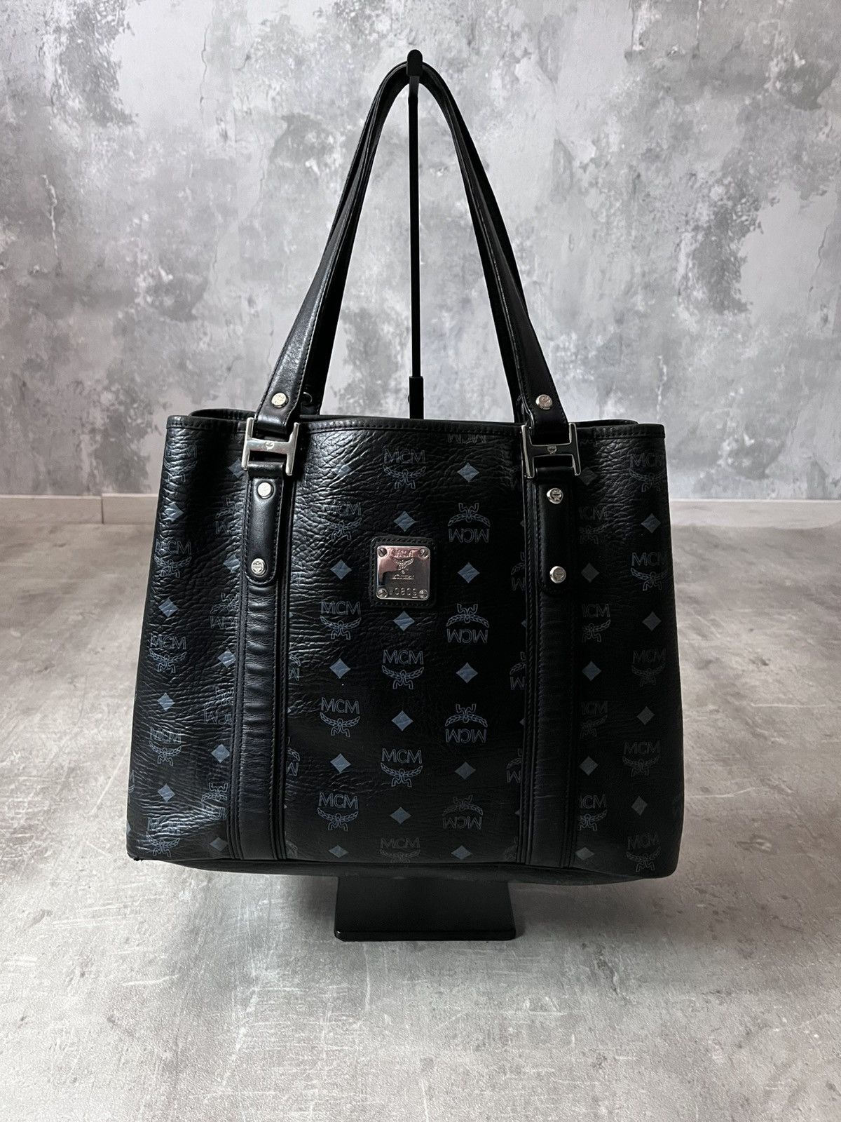 MCM MCM Anya Visetos Flat Shopper Bag Tote Size ONE SIZE - 1 Thumbnail