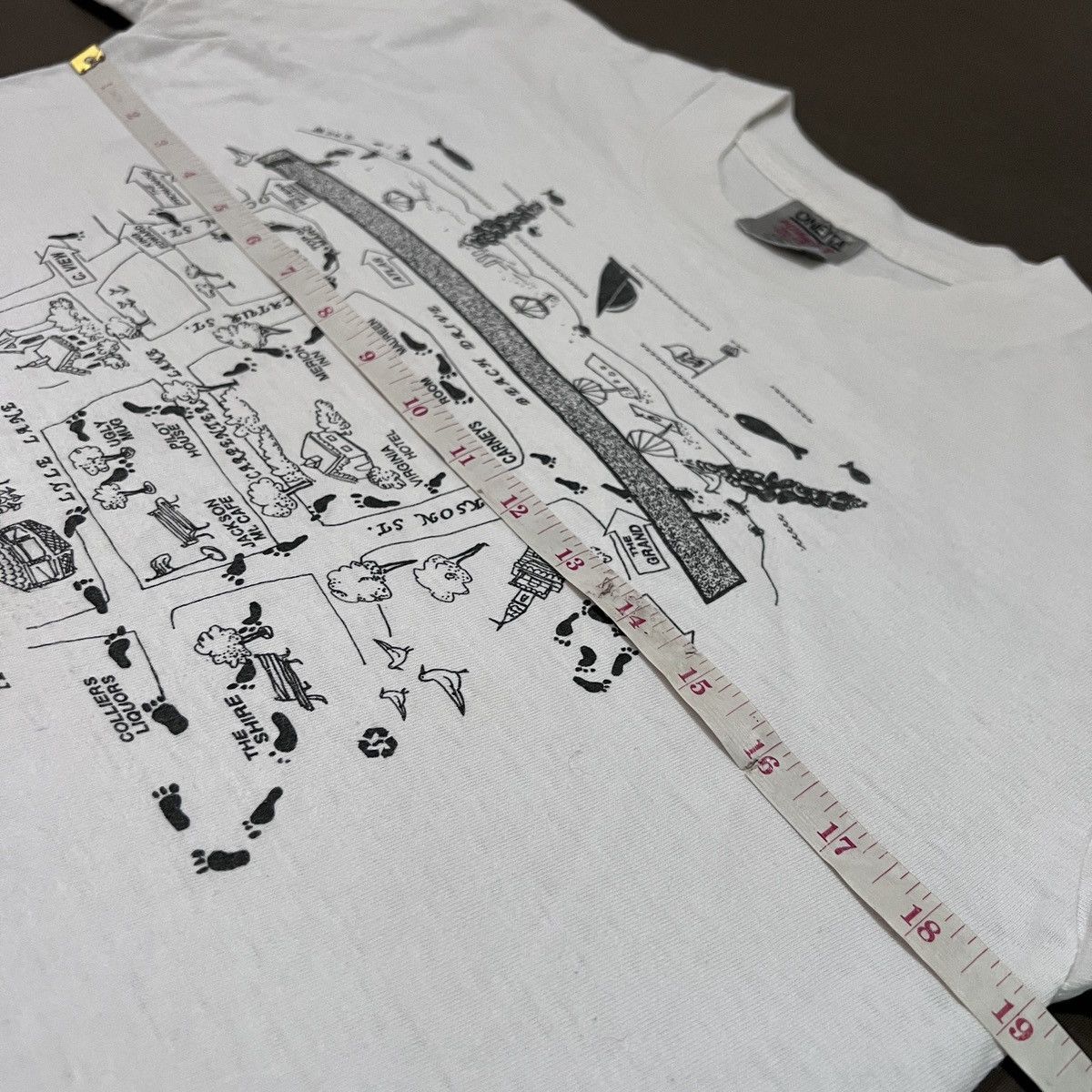 Vintage Vintage 90s CAPE MAY NEW JERSEY a walking drinking guide Tee Size US M / EU 48-50 / 2 - 9 Thumbnail