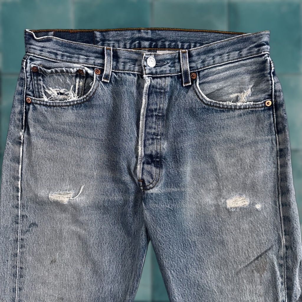 Levi's VINTAGE Levi's 501 Jeans Straight Blue Light Wash 33x36 501 Series USA 90s Mens Regular Jeans Size US 33 - 1 Thumbnail