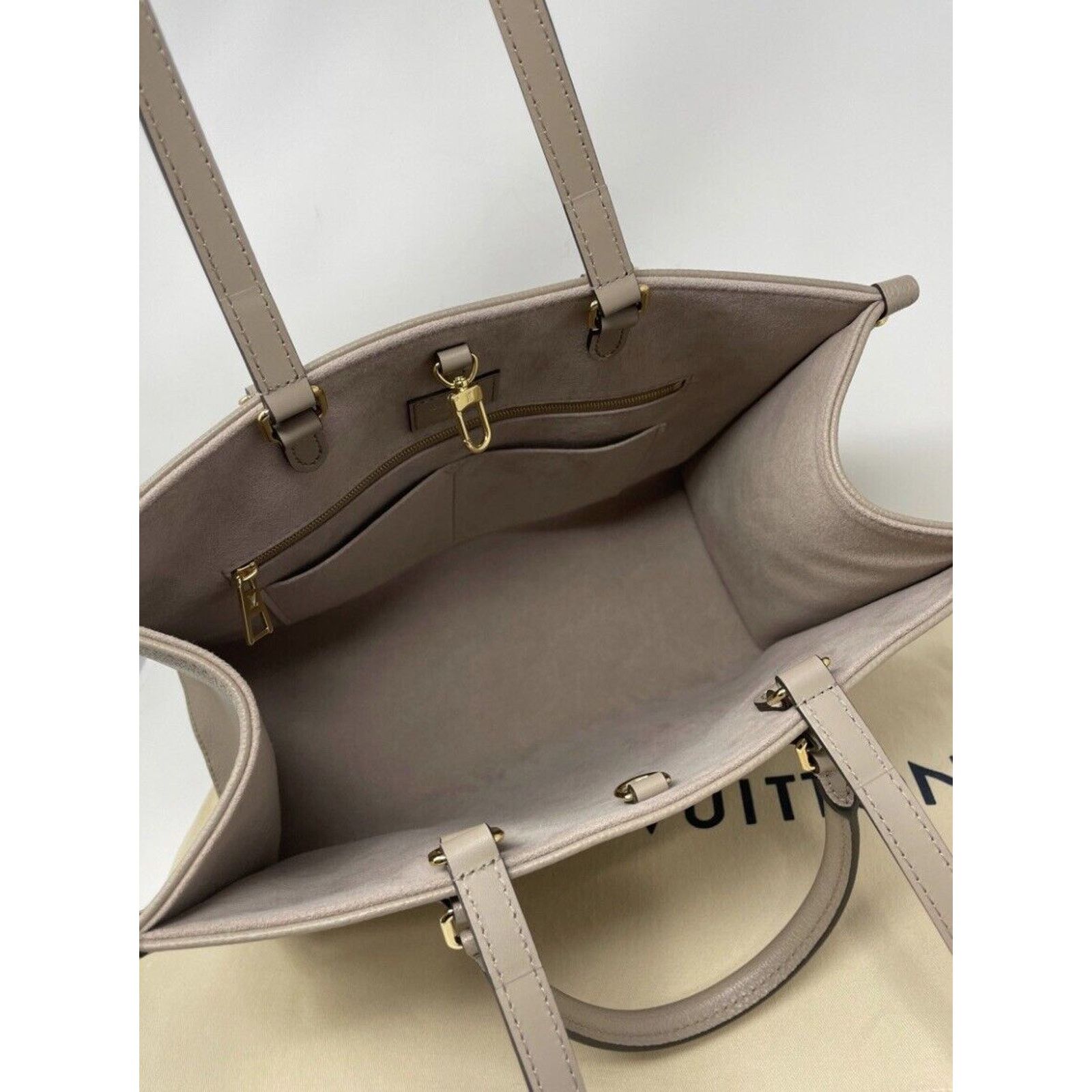 Louis Vuitton Louis Vuitton OnTheGo Tote MM Turtle Dove Brand New Rare! Size ONE SIZE - 8 Thumbnail