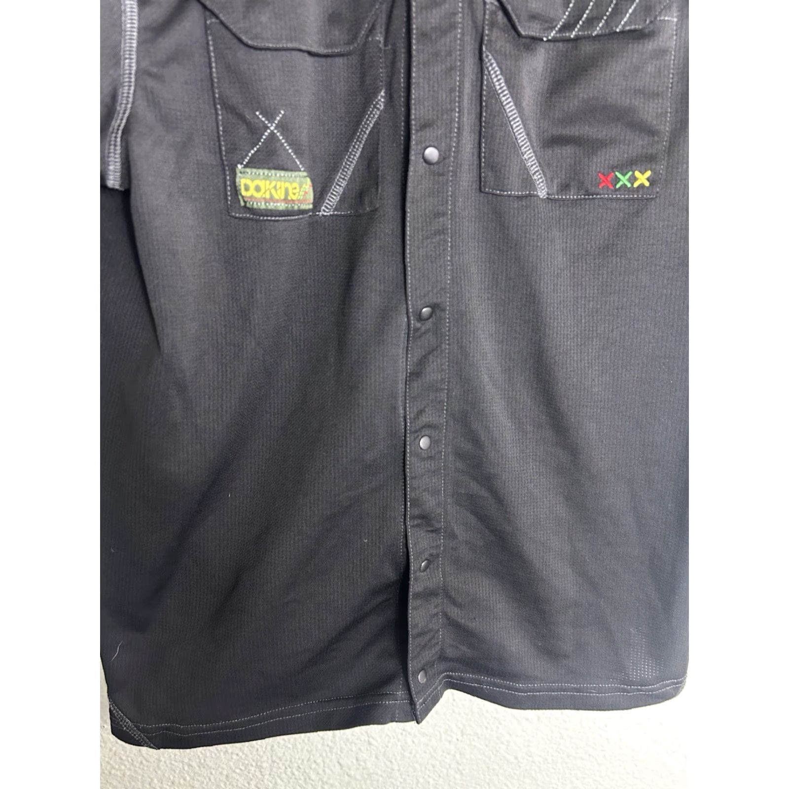 Dakine Dakine Shirt Men Small Snap Button Up Short Sleeve Black Rasta Colors Polyester Button-Up, S, Mens Size US S / EU 44-46 / 1 - 5 Thumbnail