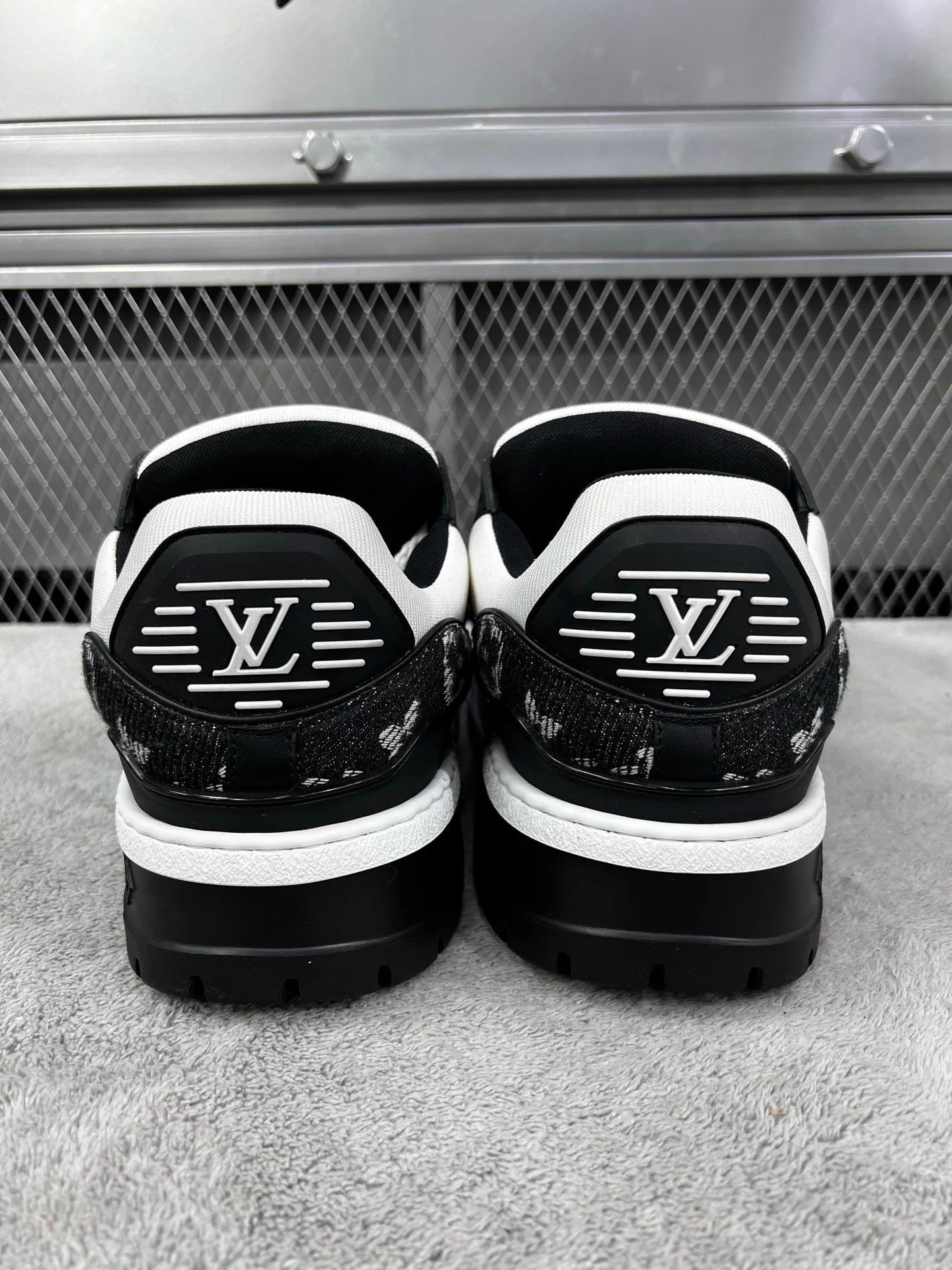 Louis Vuitton LOUIS VUITTON Trainer Maxi 44 Black White Denim Size US 11 / EU 44 - 7 Thumbnail