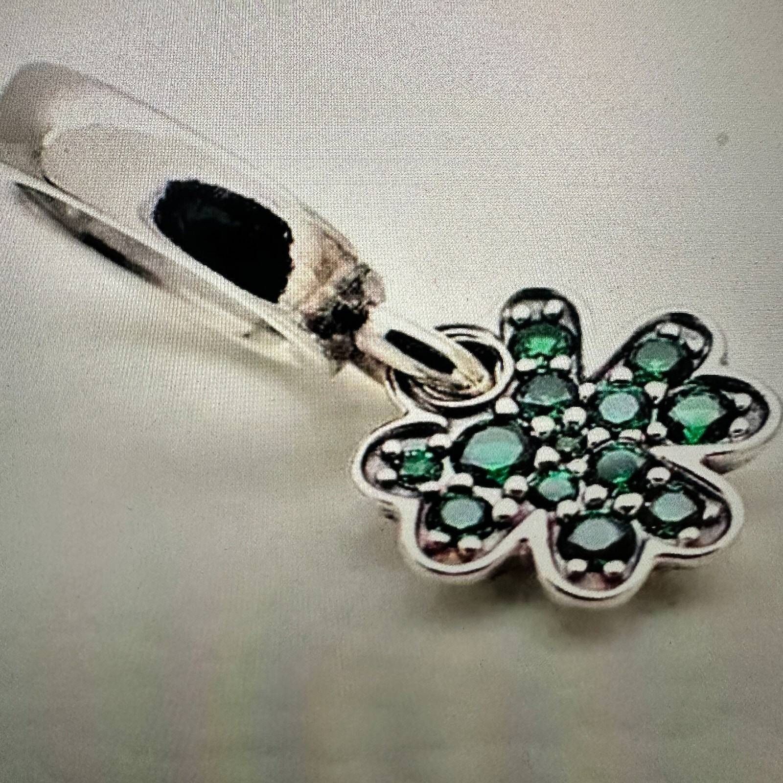 pandora Authentic Pandora, Four-Leaf Clover Dangle Charm #792751C01 Size ONE SIZE - 1 Thumbnail