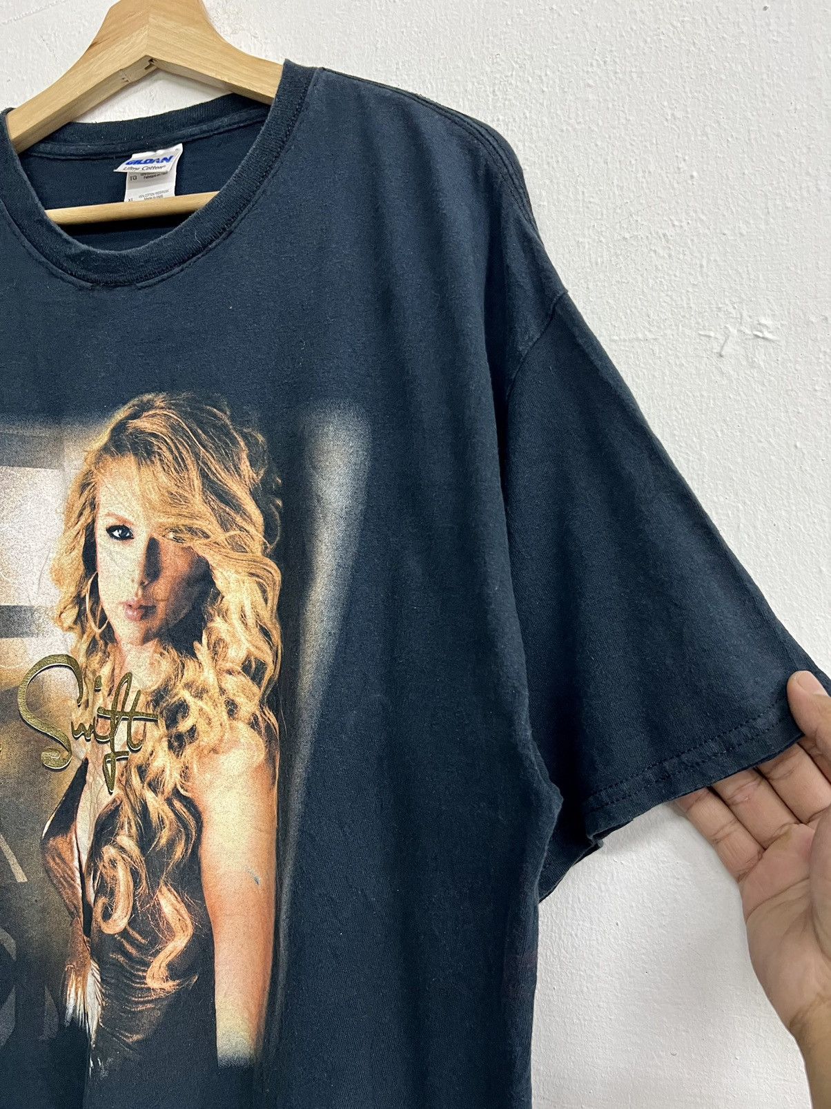 Band Tees Taylor Swift Live Tour Tee Size US XL / EU 56 / 4 - 4 Thumbnail