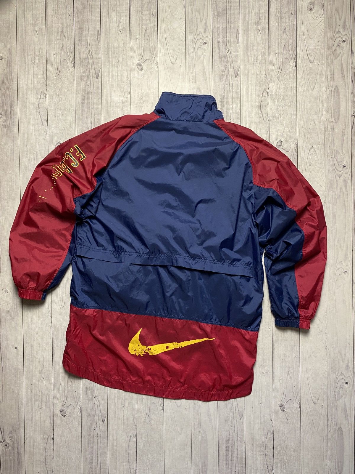 Nike Vintage Barcelona Nike light jacket big logo Size US L / EU 52-54 / 3 - 8 Thumbnail