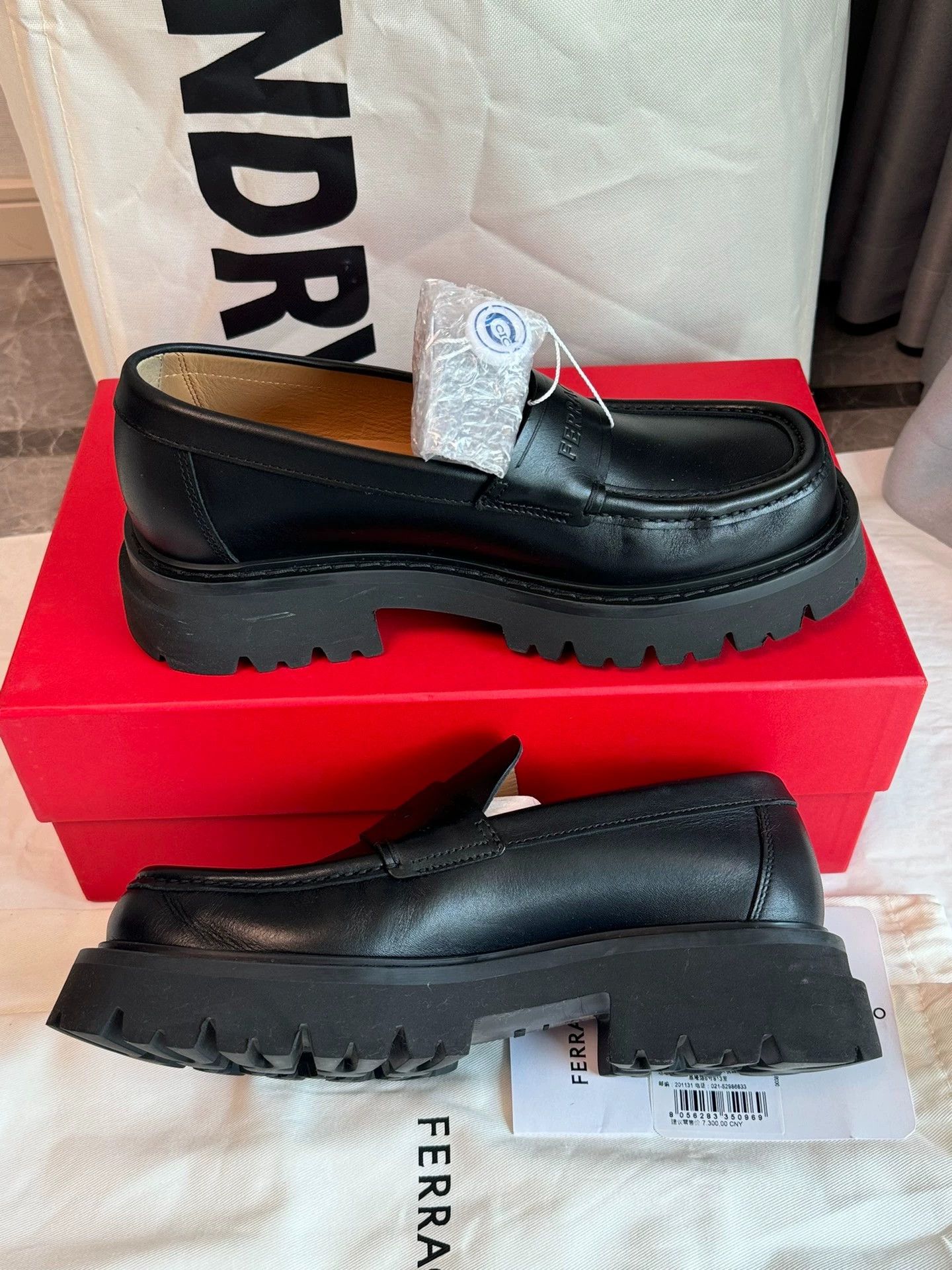 Salvatore Ferragamo Ferragamo men's black platform loafer 40/6 EEE Size US 7 / EU 40 - 7 Thumbnail