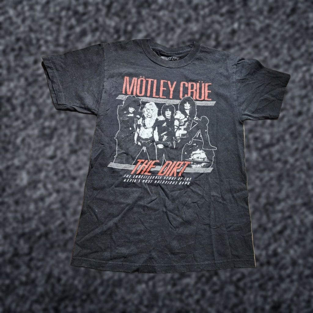 Vintage Motley Crue The Dirt Short Sleeve Black T Shirt Mens Rock Tee Size US S / EU 44-46 / 1 - 1 Thumbnail