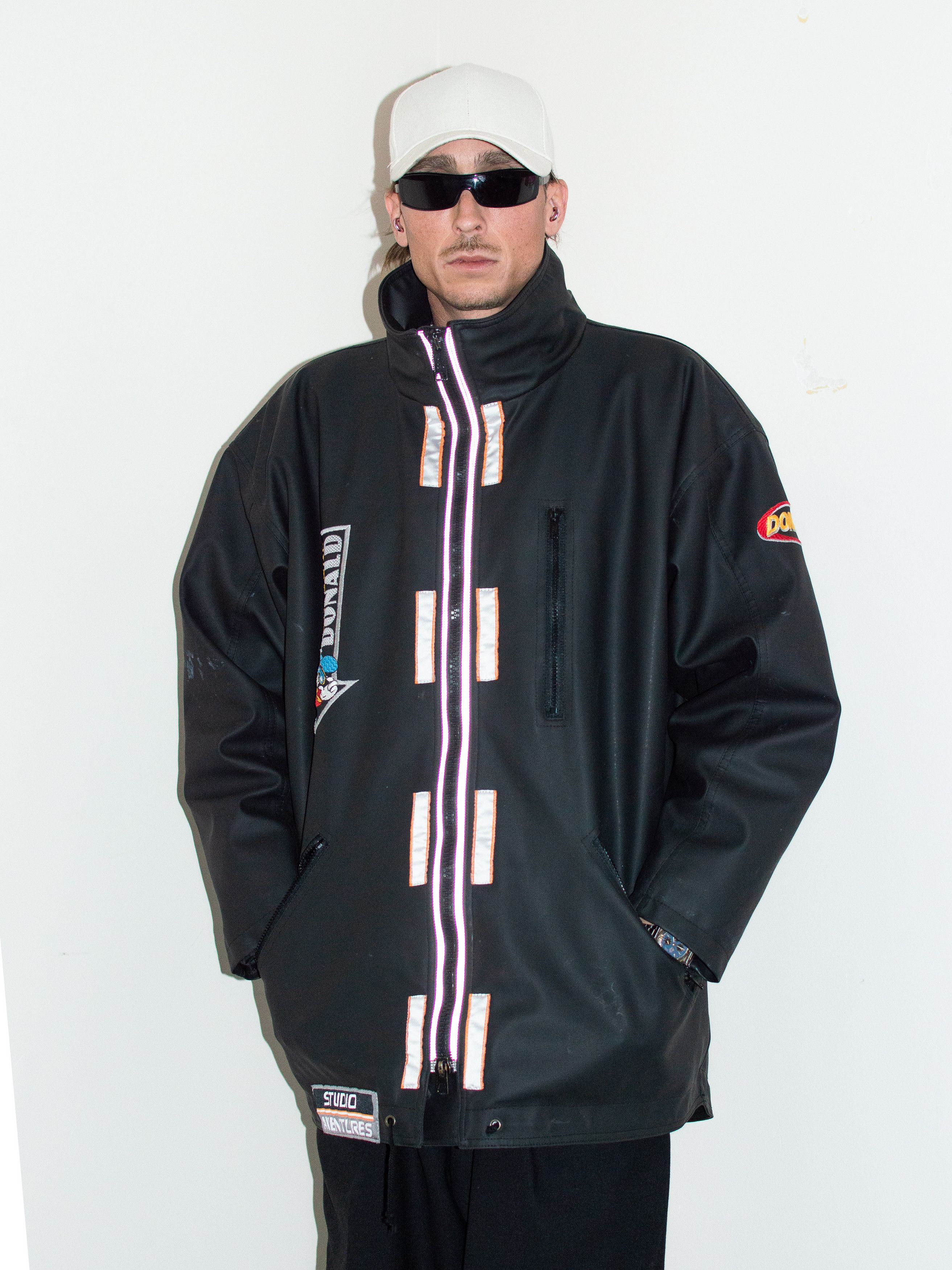 Japanese Brand × Vintage Rare Embroidered Donald Duck Snowboarding Streetwear Jacket Size US XL / EU 56 / 4 - 4 Thumbnail