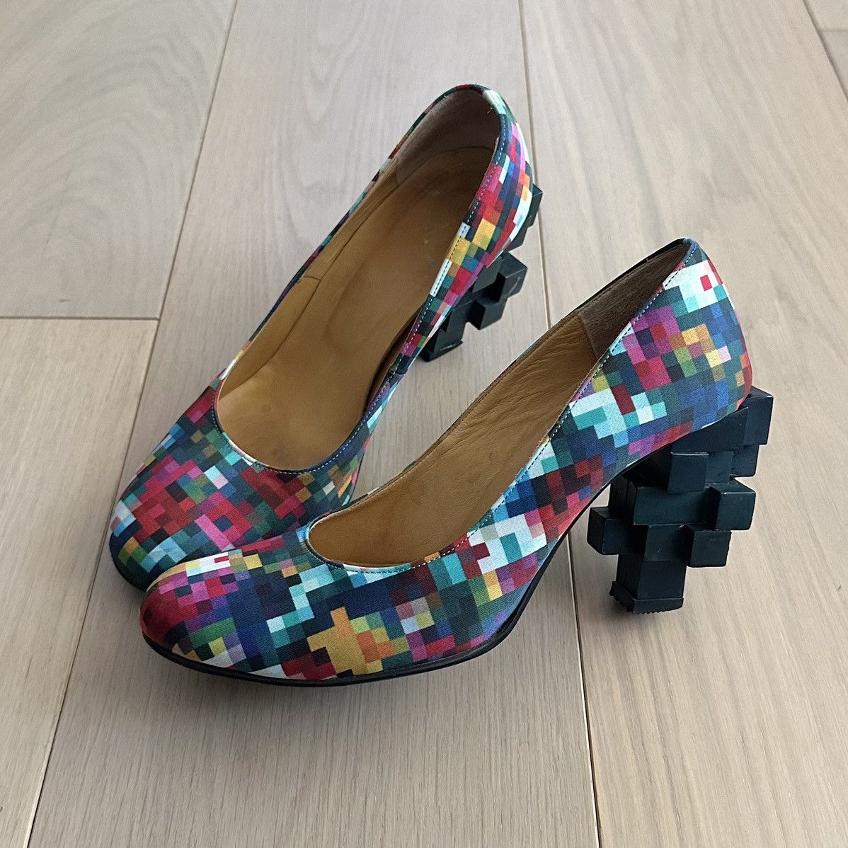 ANREALAGE AW2011 Pixelated Pumps Size US 6.5 / IT 36.5 - 1 Thumbnail
