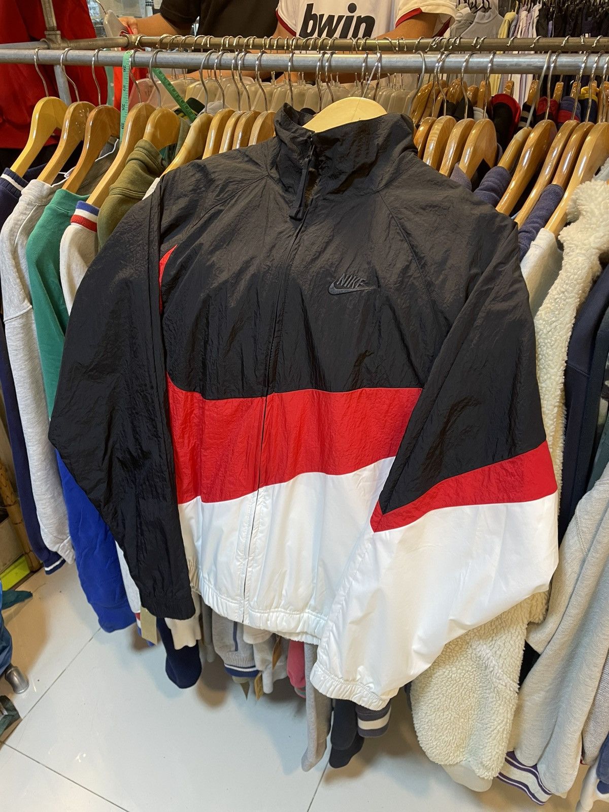 Nike Nike Big Swoosh Windbreaker Jacket Size US S / EU 44-46 / 1 - 1 Thumbnail