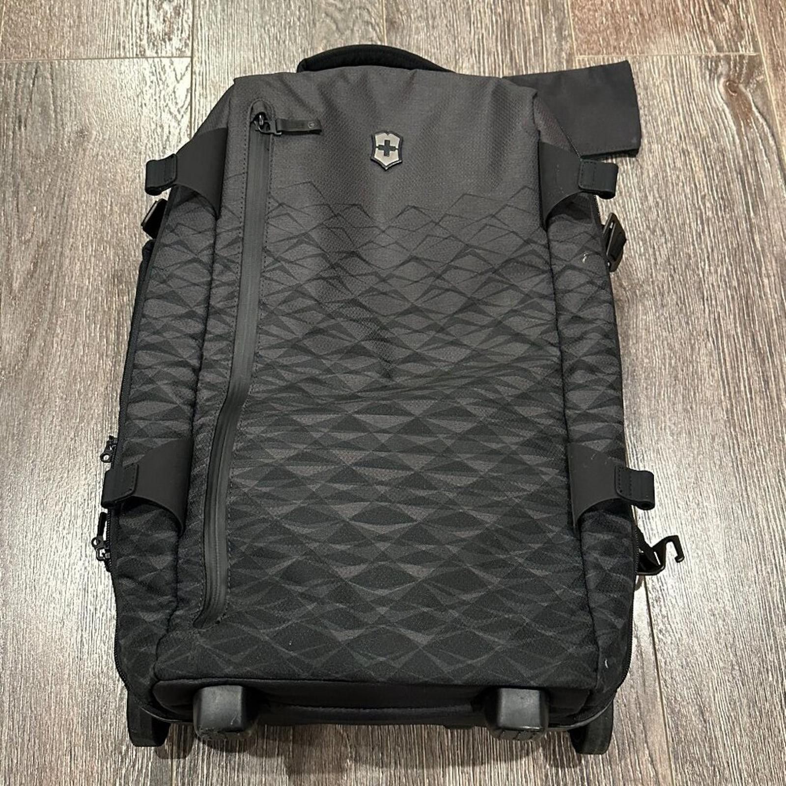 Victorinox Victorinox Rolling Suitcase – Hard to Find – Retails $500 Size ONE SIZE - 1 Thumbnail
