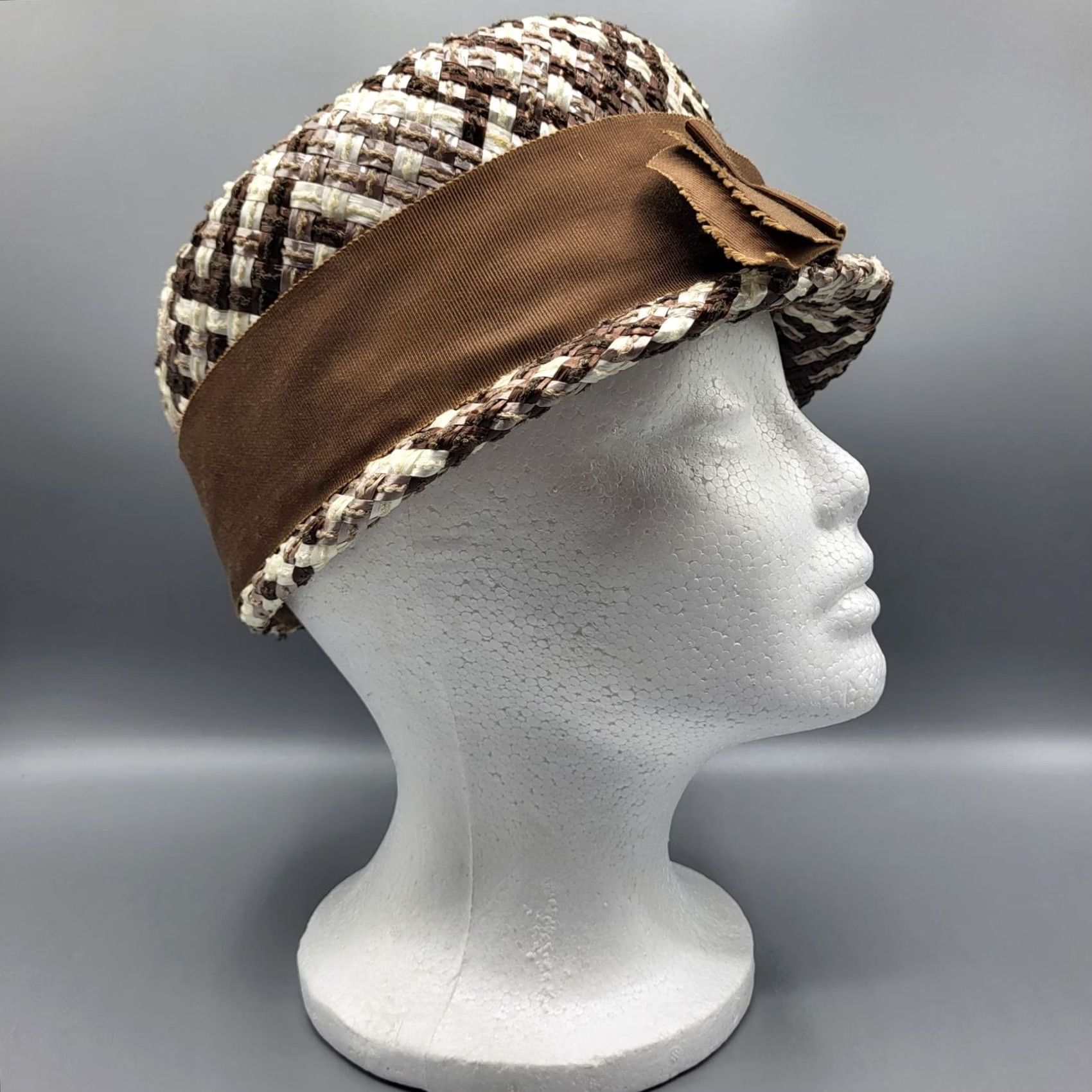 Vintage VINTAGE Union Made USA 1950s Womens Cloche Hat Raffia Straw Brown Ribbon Bow Size ONE SIZE - 4 Thumbnail
