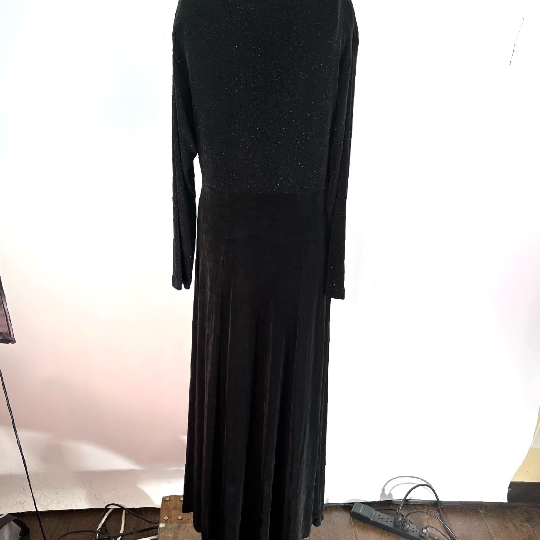 Vintage Vintage KJG Maxi Dress Scoop-neck Pleated Long Sleeve Black Womens SZ M 90s Vintage KJG Maxi Dress Womens SZ M Pleated Long Sleeve Black Size M / US 6-8 / IT 42-44 - 7 Thumbnail