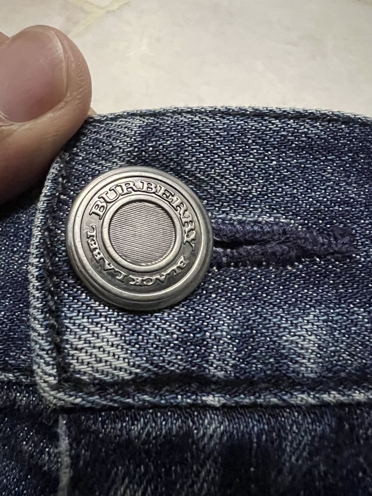 Burberry BURBERRY BLACK LABEL DISTRESSED WASHED JEAN Size US 30 / EU 46 - 11 Thumbnail